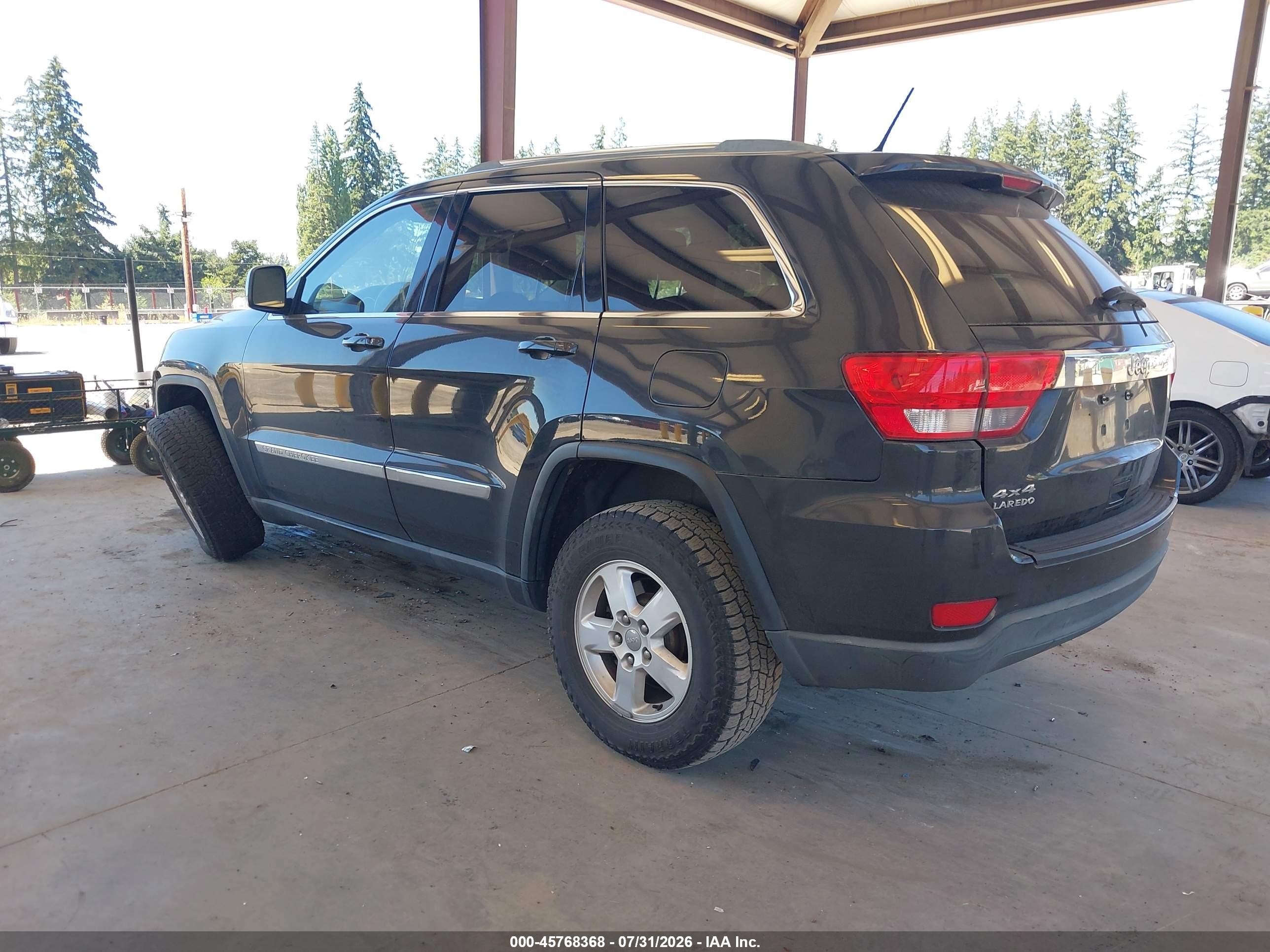 2011 Jeep Grand Cherokee Laredo Gray vin: 1J4RR4GGXBC679486