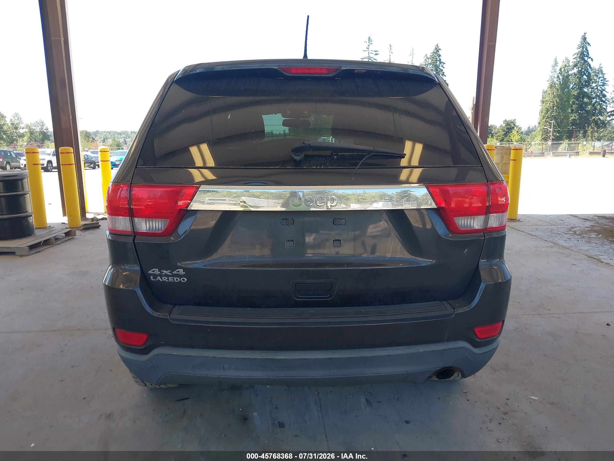 2011 Jeep Grand Cherokee Laredo Gray vin: 1J4RR4GGXBC679486