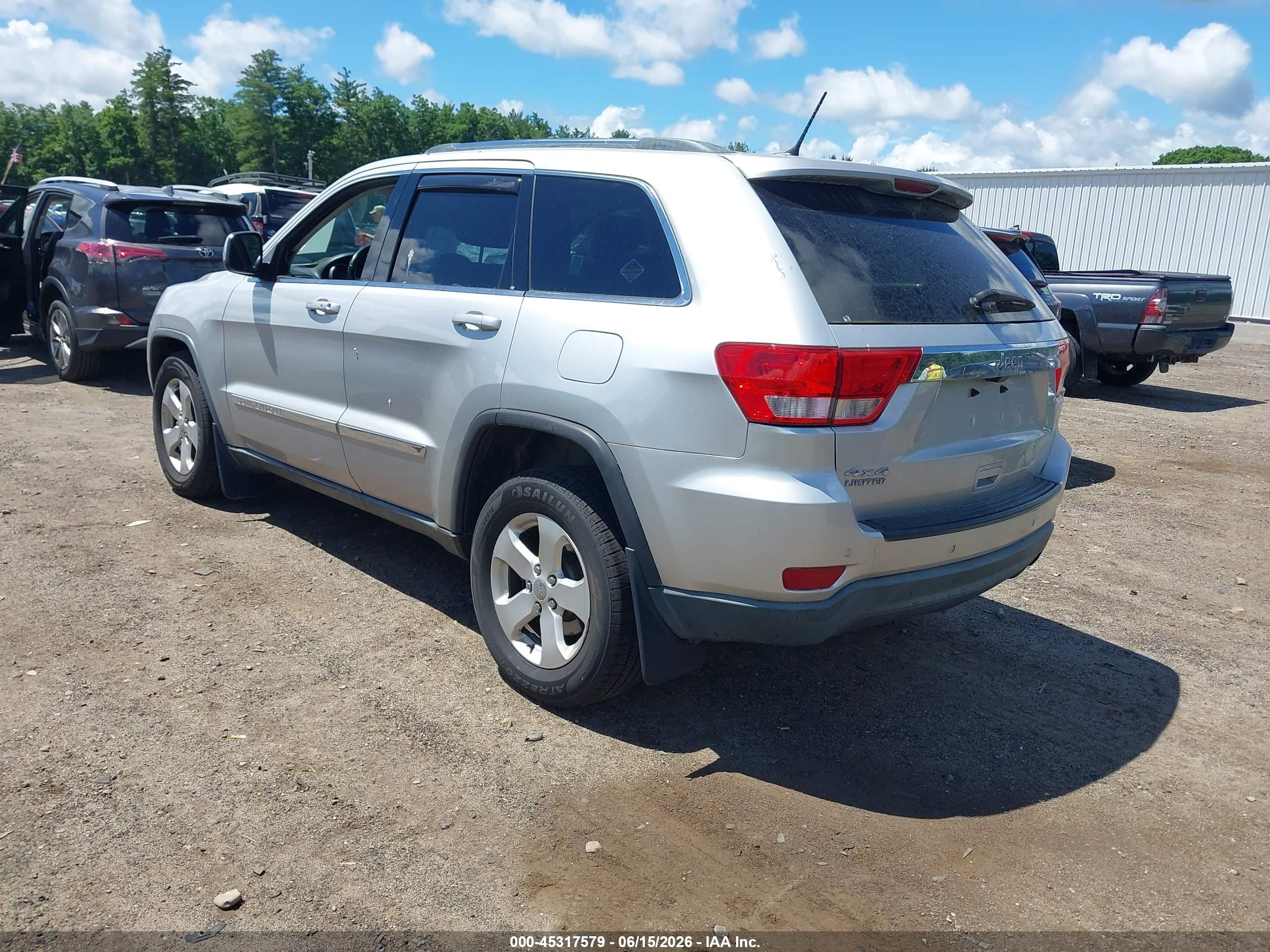 2011 Jeep Grand Cherokee Laredo Silver vin: 1J4RR4GGXBC717704