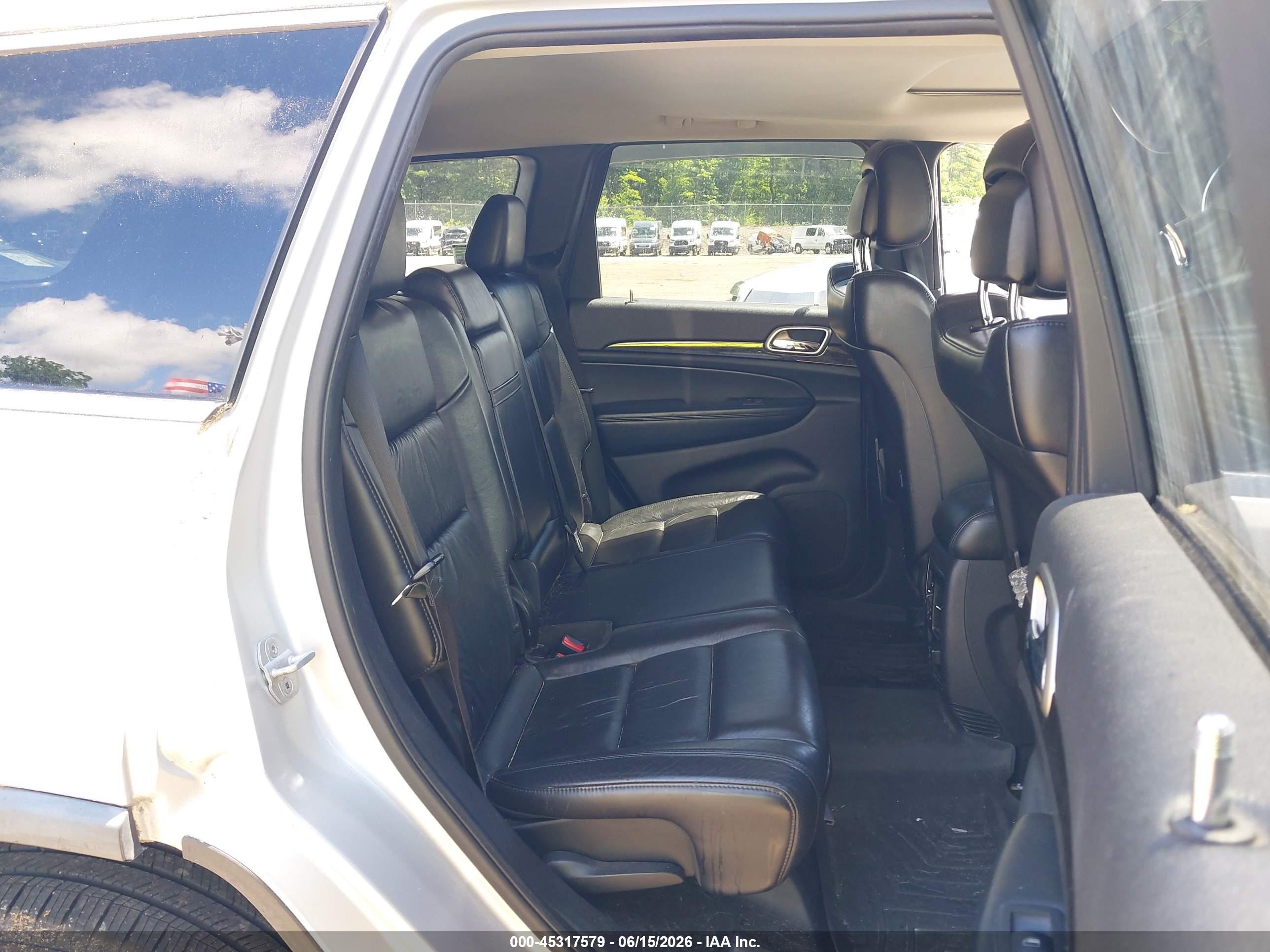 2011 Jeep Grand Cherokee Laredo Silver vin: 1J4RR4GGXBC717704