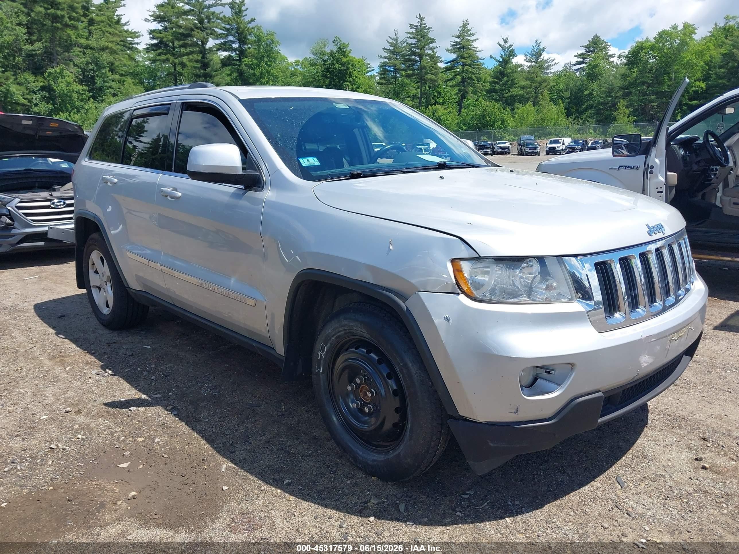 2011 Jeep Grand Cherokee Laredo Silver vin: 1J4RR4GGXBC717704