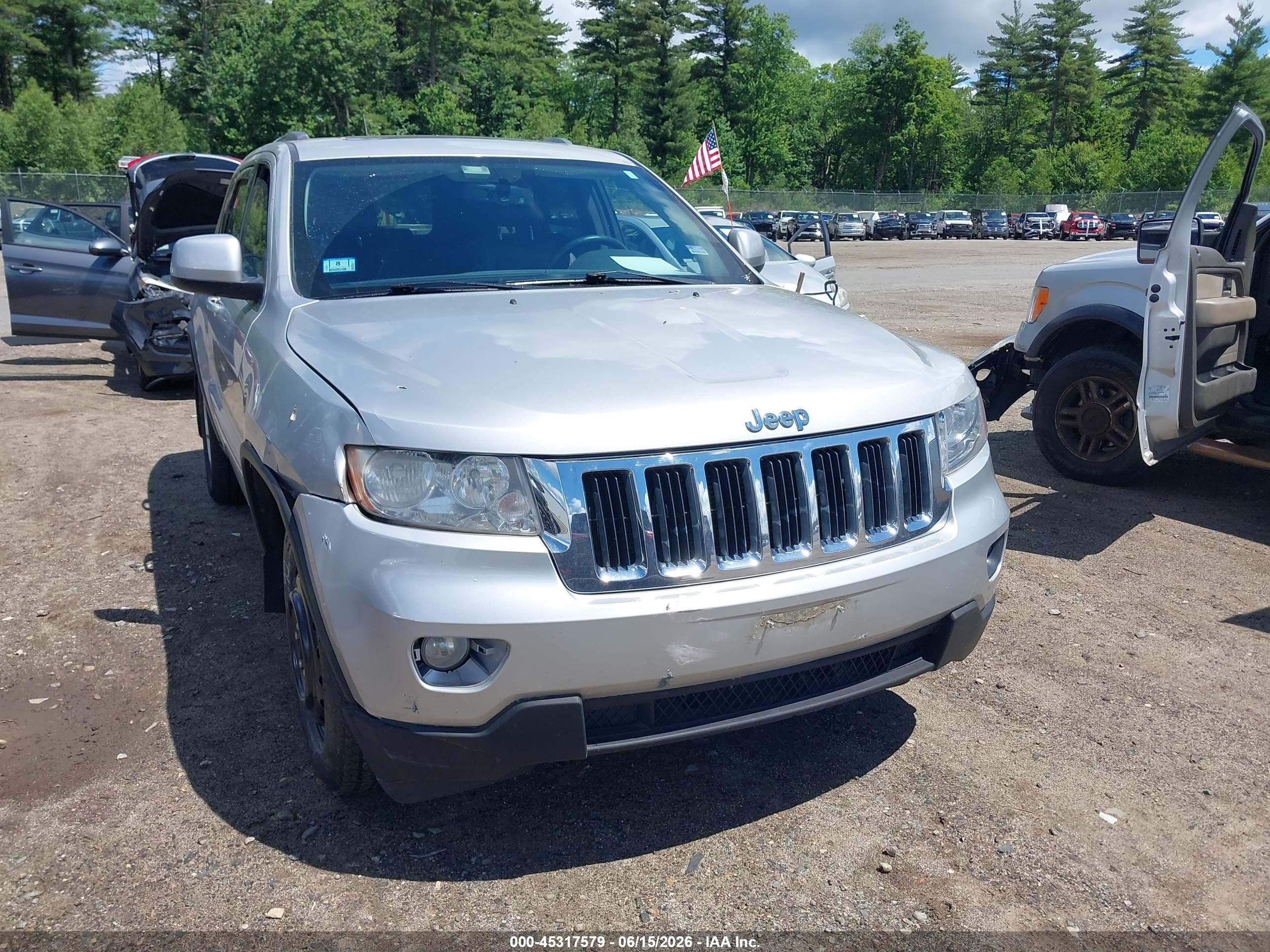 2011 Jeep Grand Cherokee Laredo Silver vin: 1J4RR4GGXBC717704