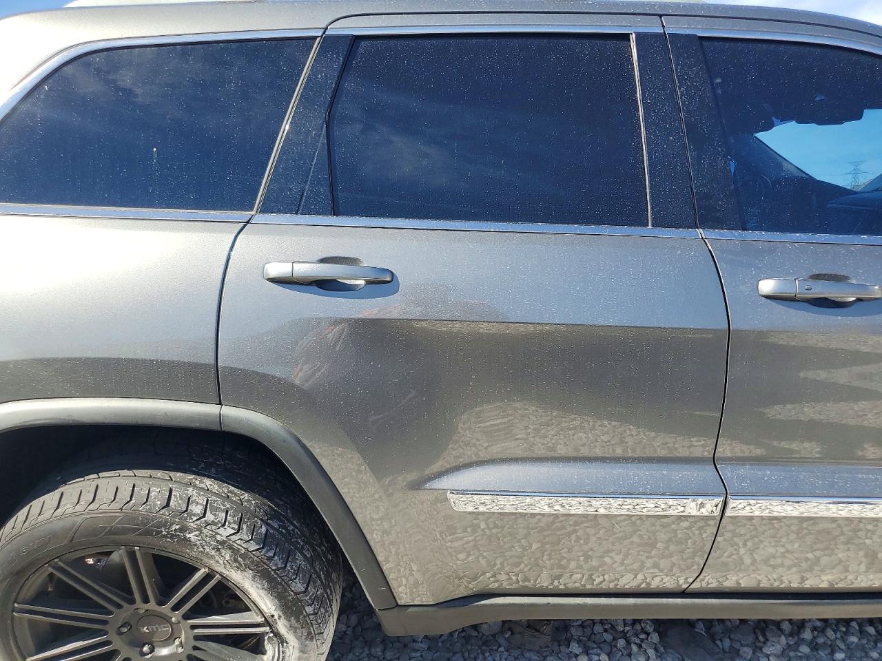 2011 Jeep Grand Cherokee Laredo Gray vin: 1J4RR4GGXBC738830