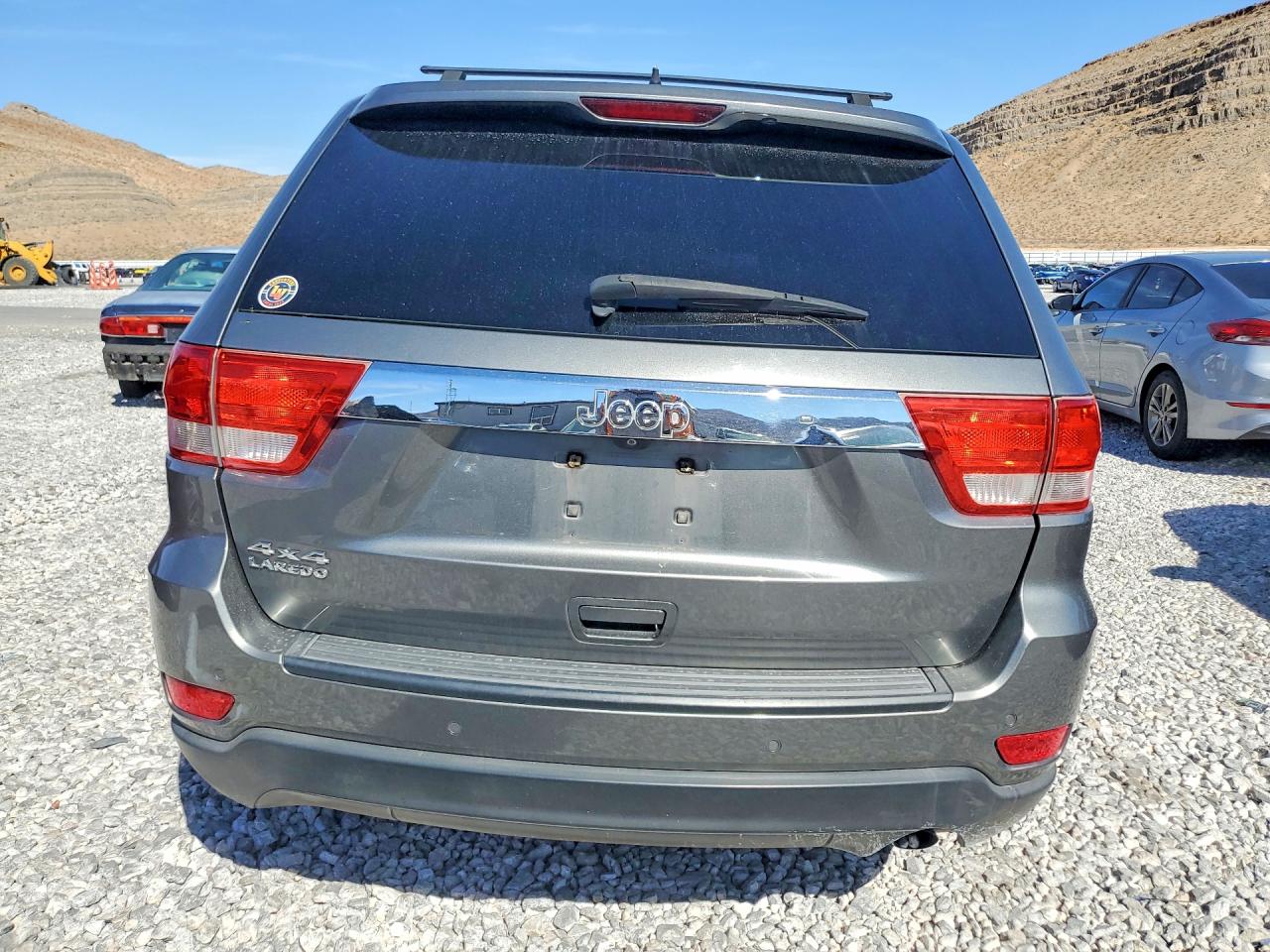 2011 Jeep Grand Cherokee Laredo Gray vin: 1J4RR4GGXBC738830