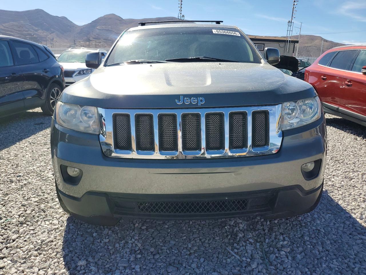 2011 Jeep Grand Cherokee Laredo Gray vin: 1J4RR4GGXBC738830
