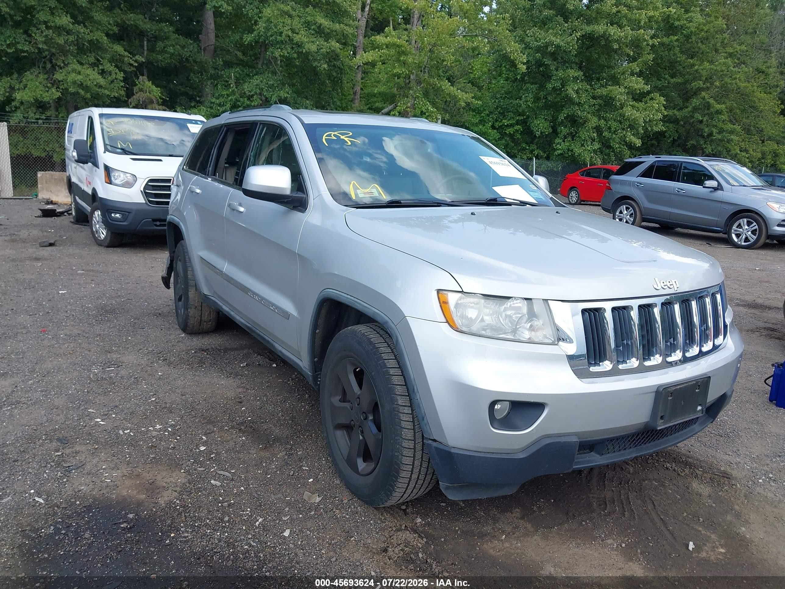 2011 Jeep Grand Cherokee Laredo Серебряный vin: 1J4RR4GT0BC629581