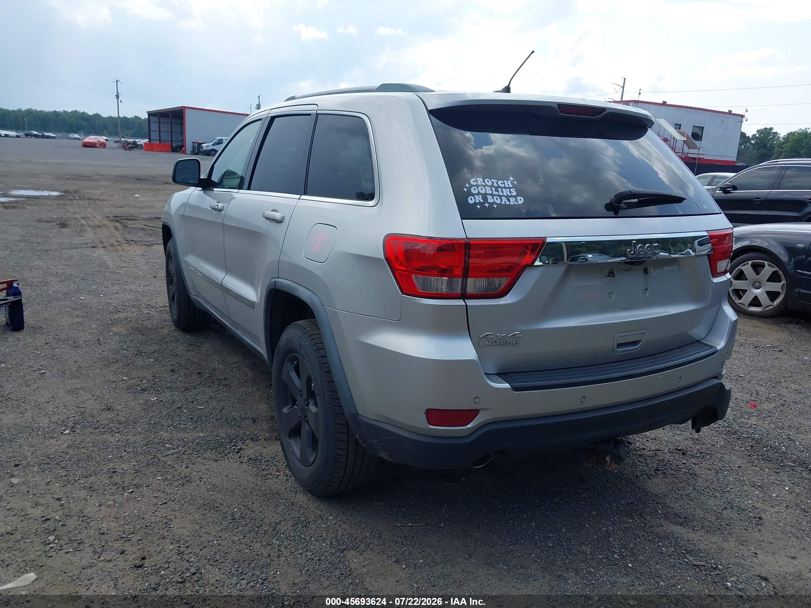 2011 Jeep Grand Cherokee Laredo Серебряный vin: 1J4RR4GT0BC629581