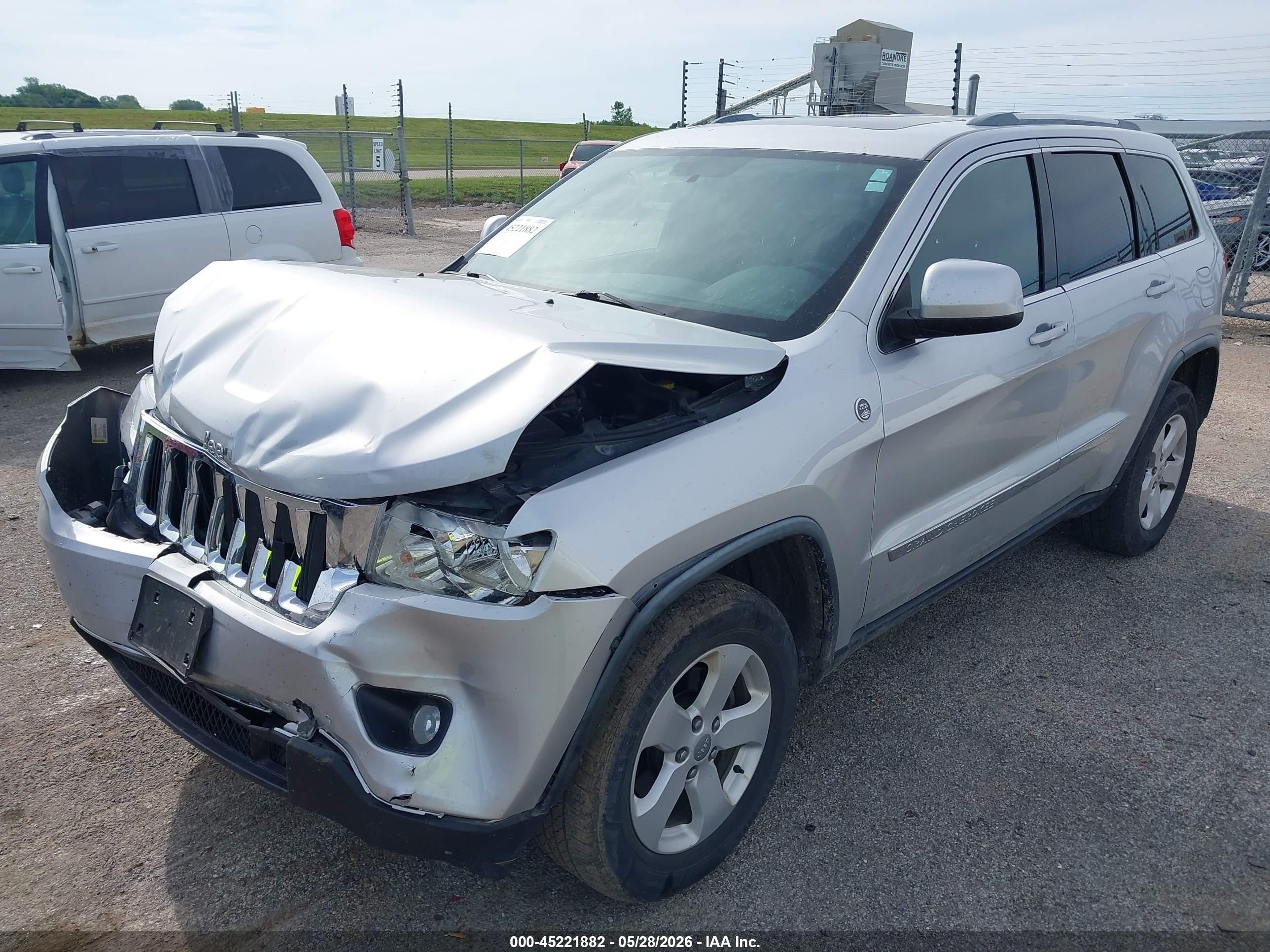 2011 Jeep Grand Cherokee Laredo Silver vin: 1J4RR4GT0BC726585