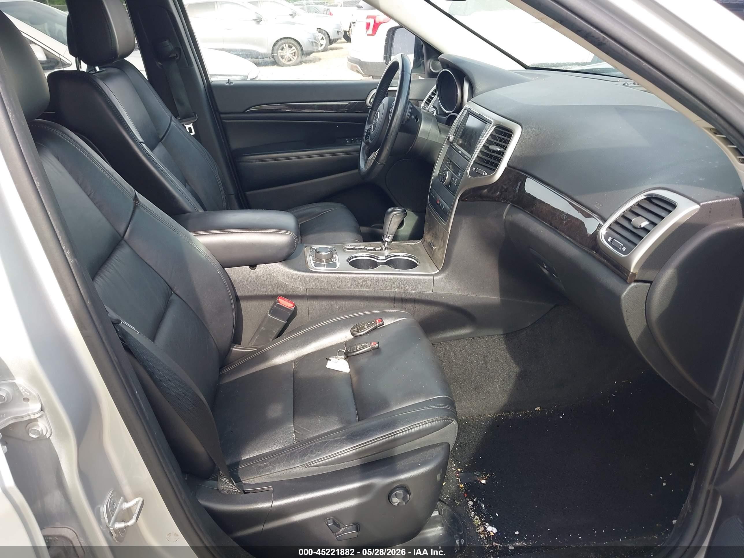 2011 Jeep Grand Cherokee Laredo Silver vin: 1J4RR4GT0BC726585