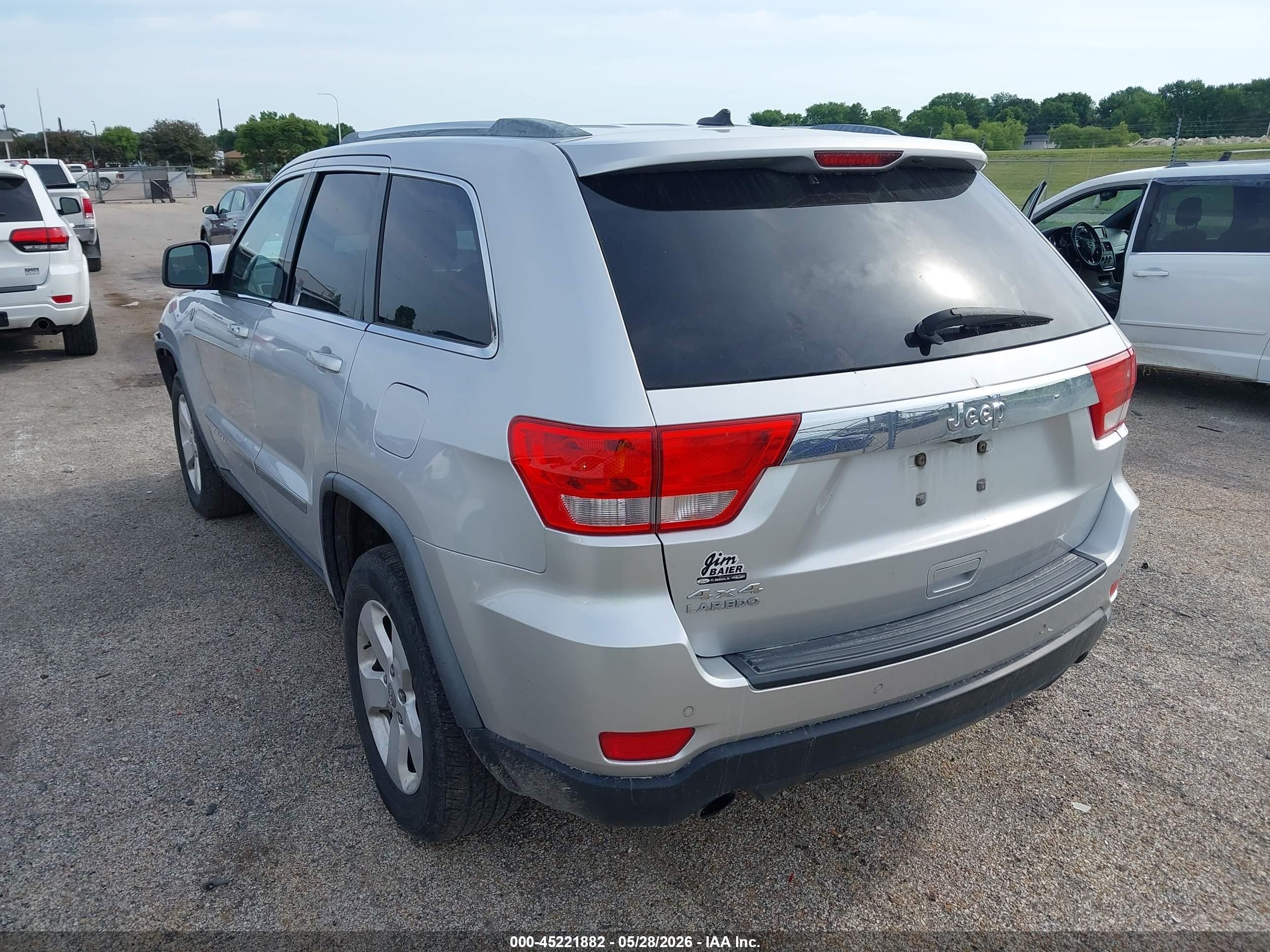 2011 Jeep Grand Cherokee Laredo Silver vin: 1J4RR4GT0BC726585
