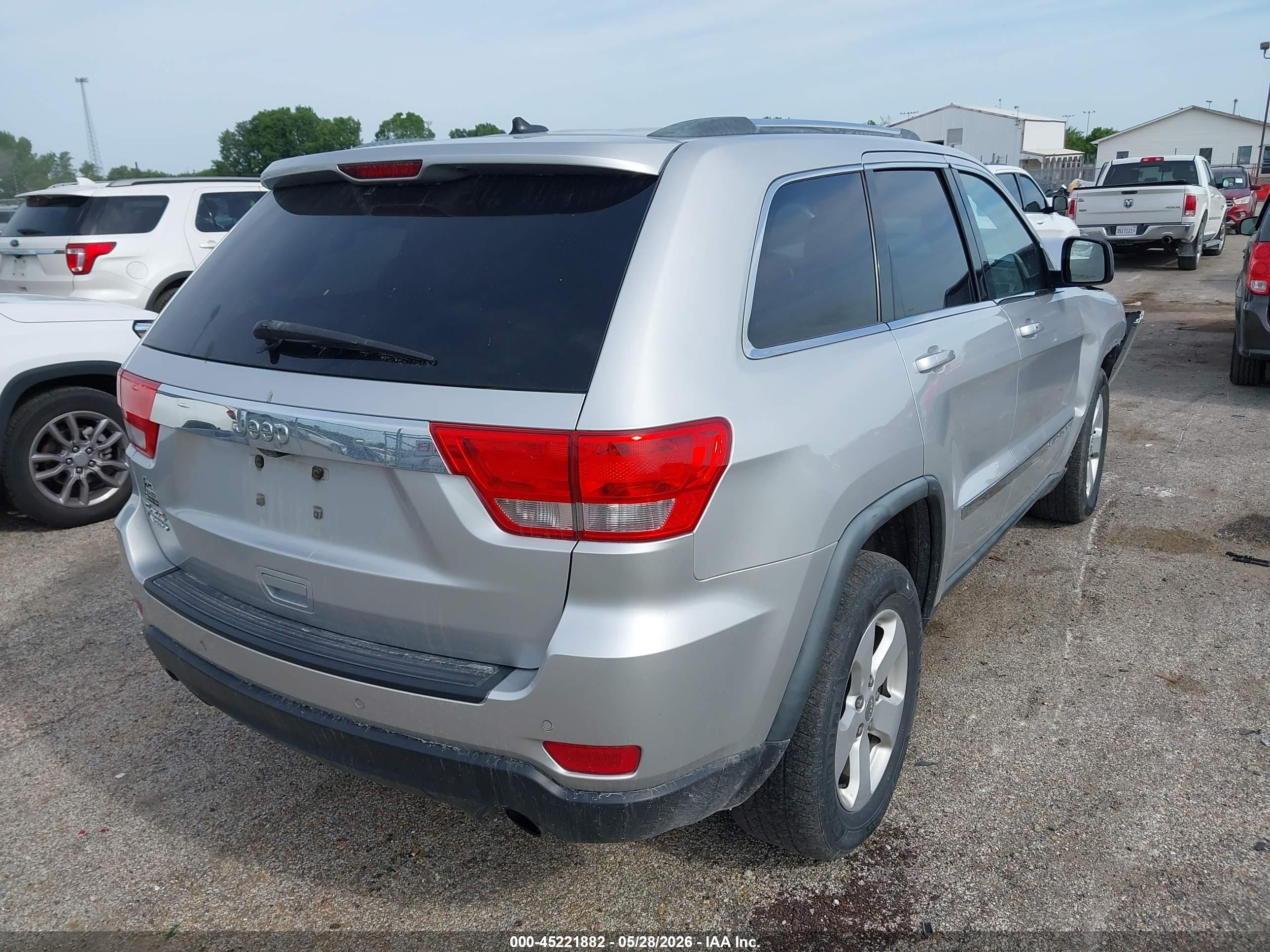 2011 Jeep Grand Cherokee Laredo Silver vin: 1J4RR4GT0BC726585