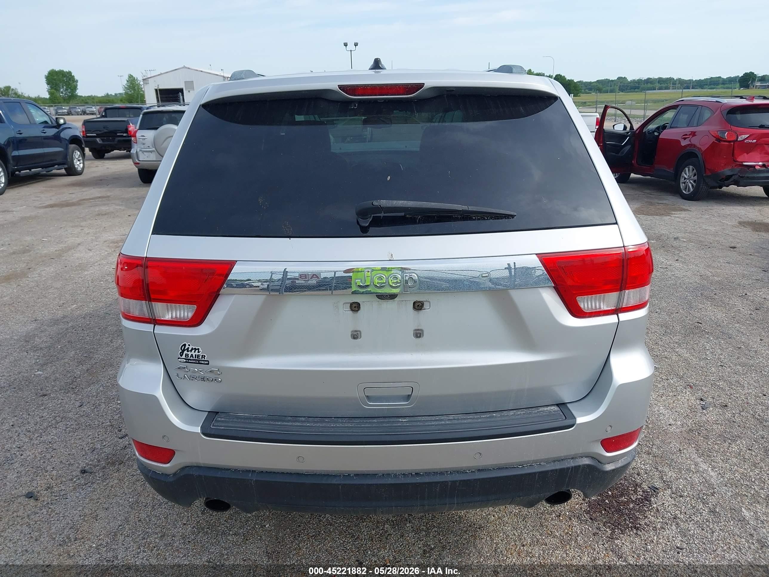 2011 Jeep Grand Cherokee Laredo Silver vin: 1J4RR4GT0BC726585