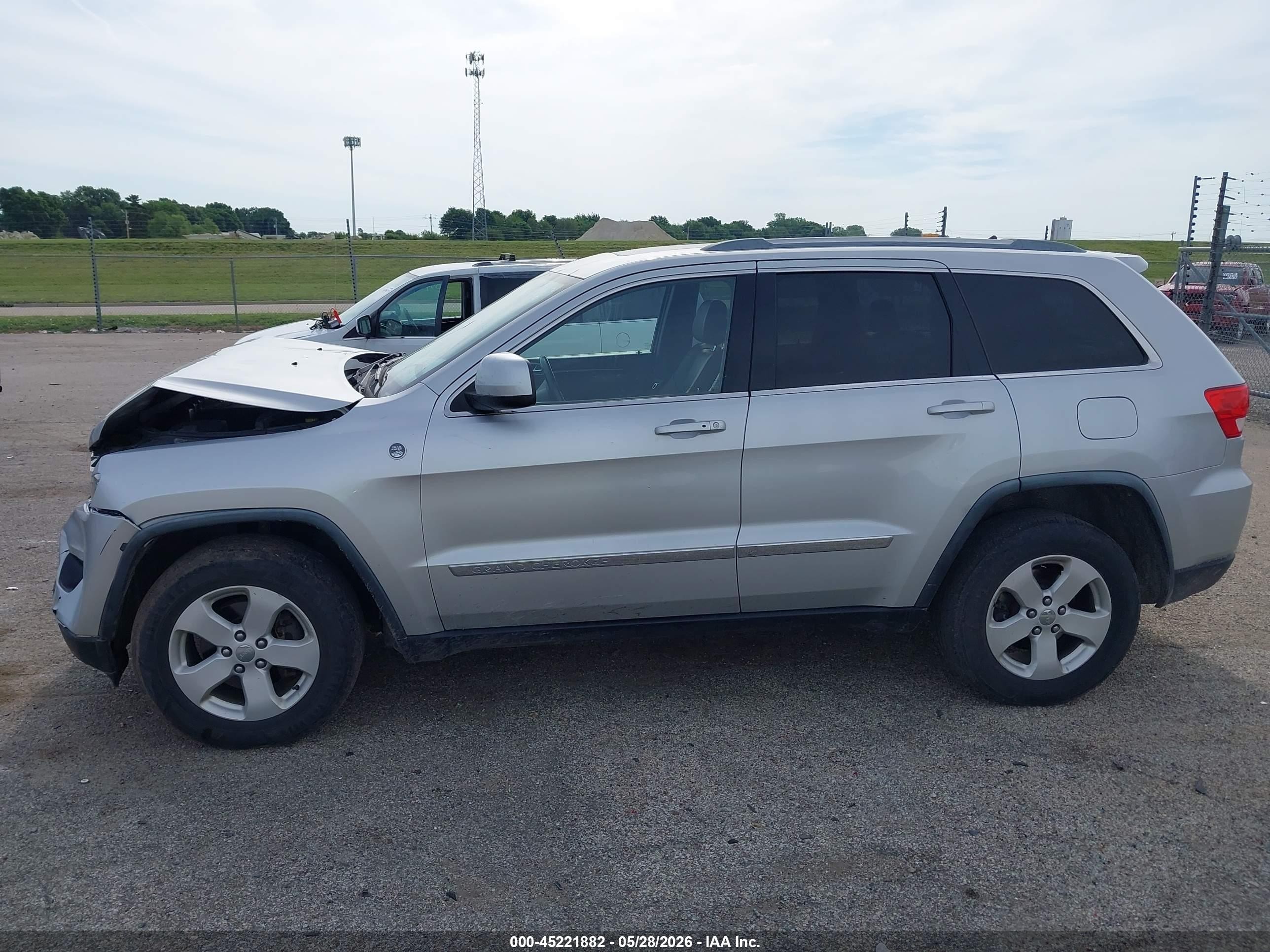 2011 Jeep Grand Cherokee Laredo Silver vin: 1J4RR4GT0BC726585