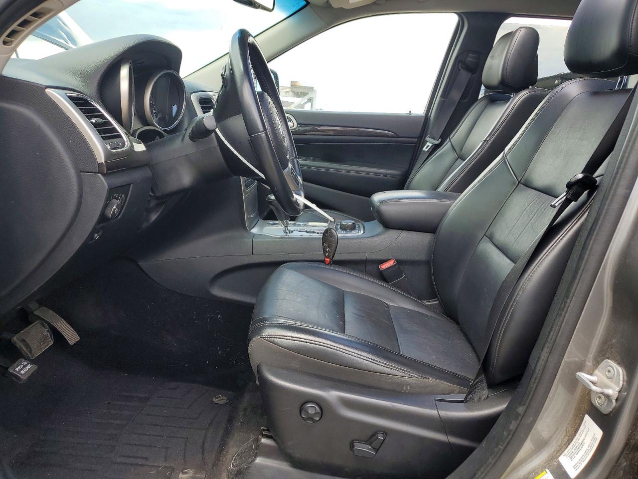 2011 Jeep Grand Cherokee Laredo Gray vin: 1J4RR4GT2BC578519