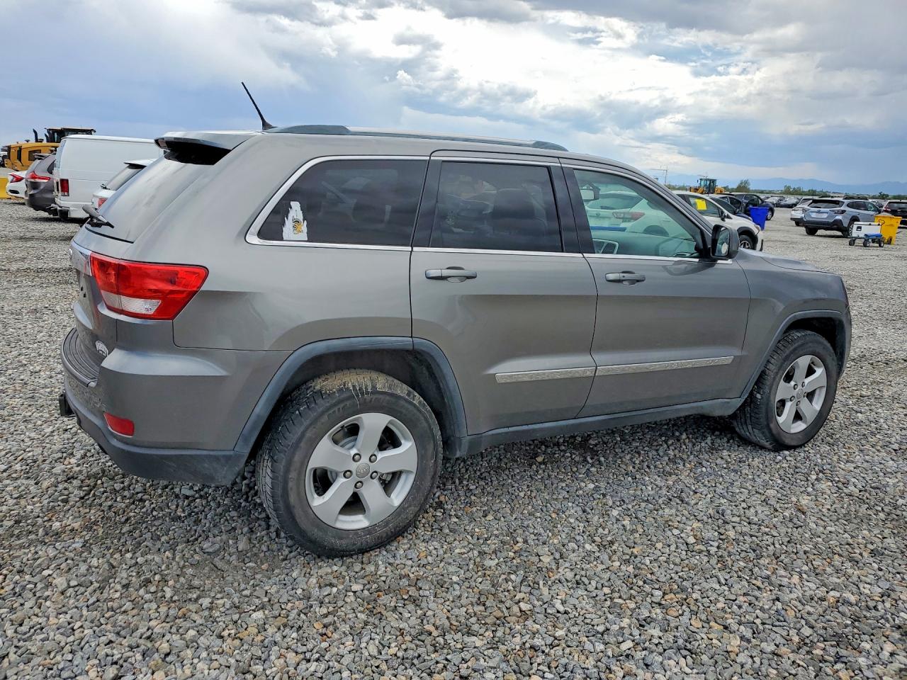 2011 Jeep Grand Cherokee Laredo Gray vin: 1J4RR4GT2BC578519