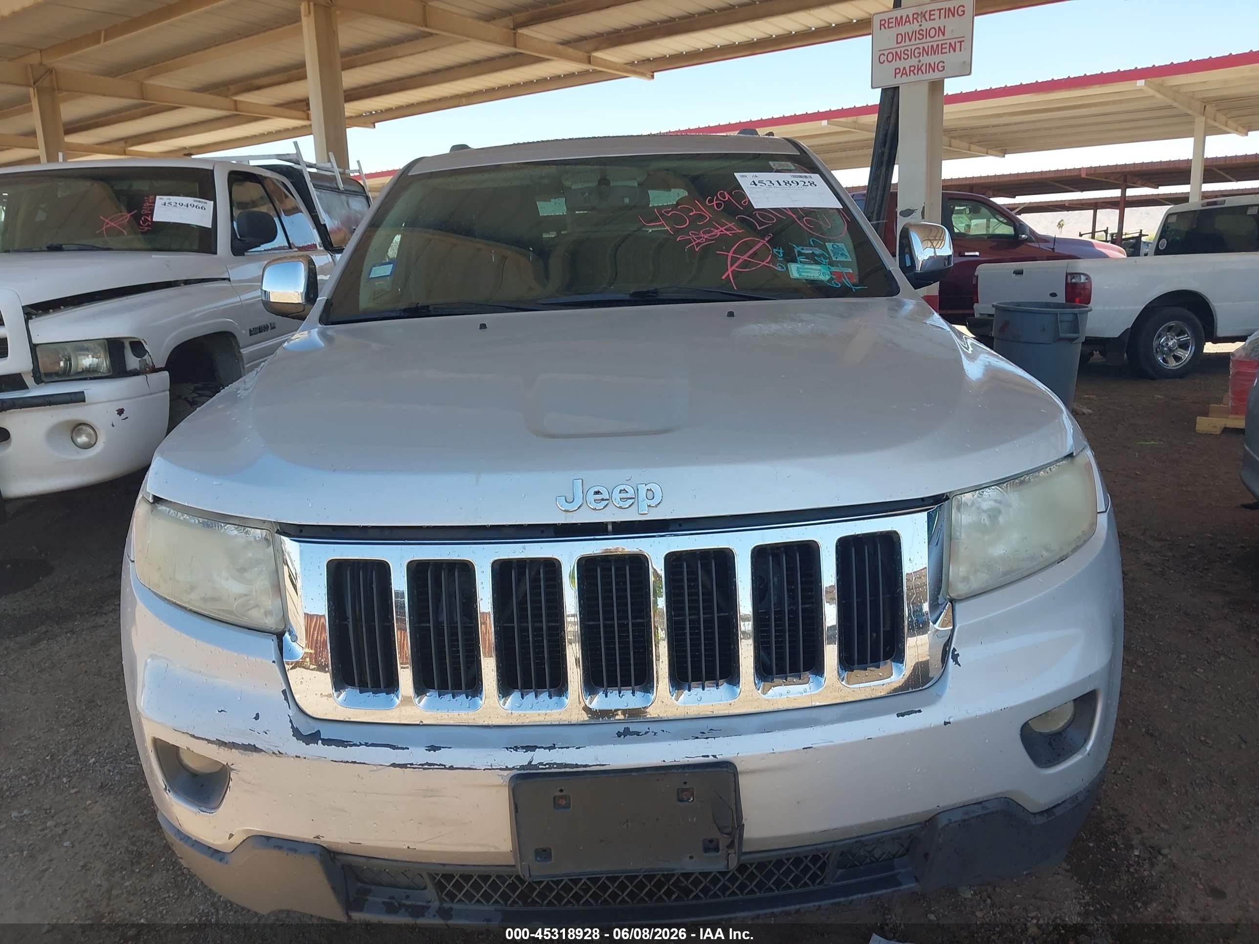 2011 Jeep Grand Cherokee Laredo Gray vin: 1J4RR4GT2BC678457