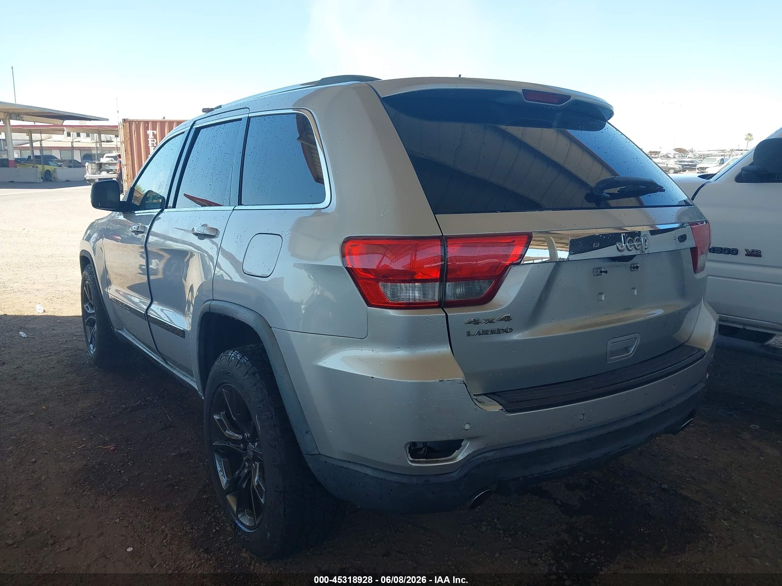 2011 Jeep Grand Cherokee Laredo Gray vin: 1J4RR4GT2BC678457