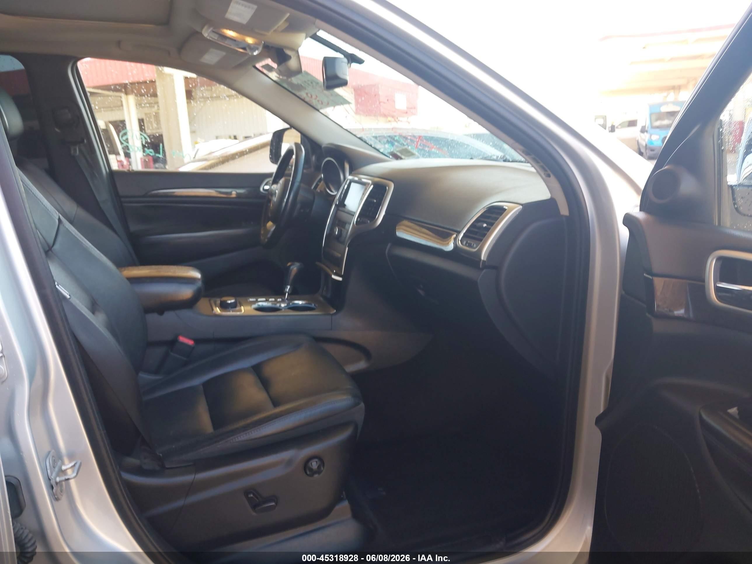 2011 Jeep Grand Cherokee Laredo Gray vin: 1J4RR4GT2BC678457