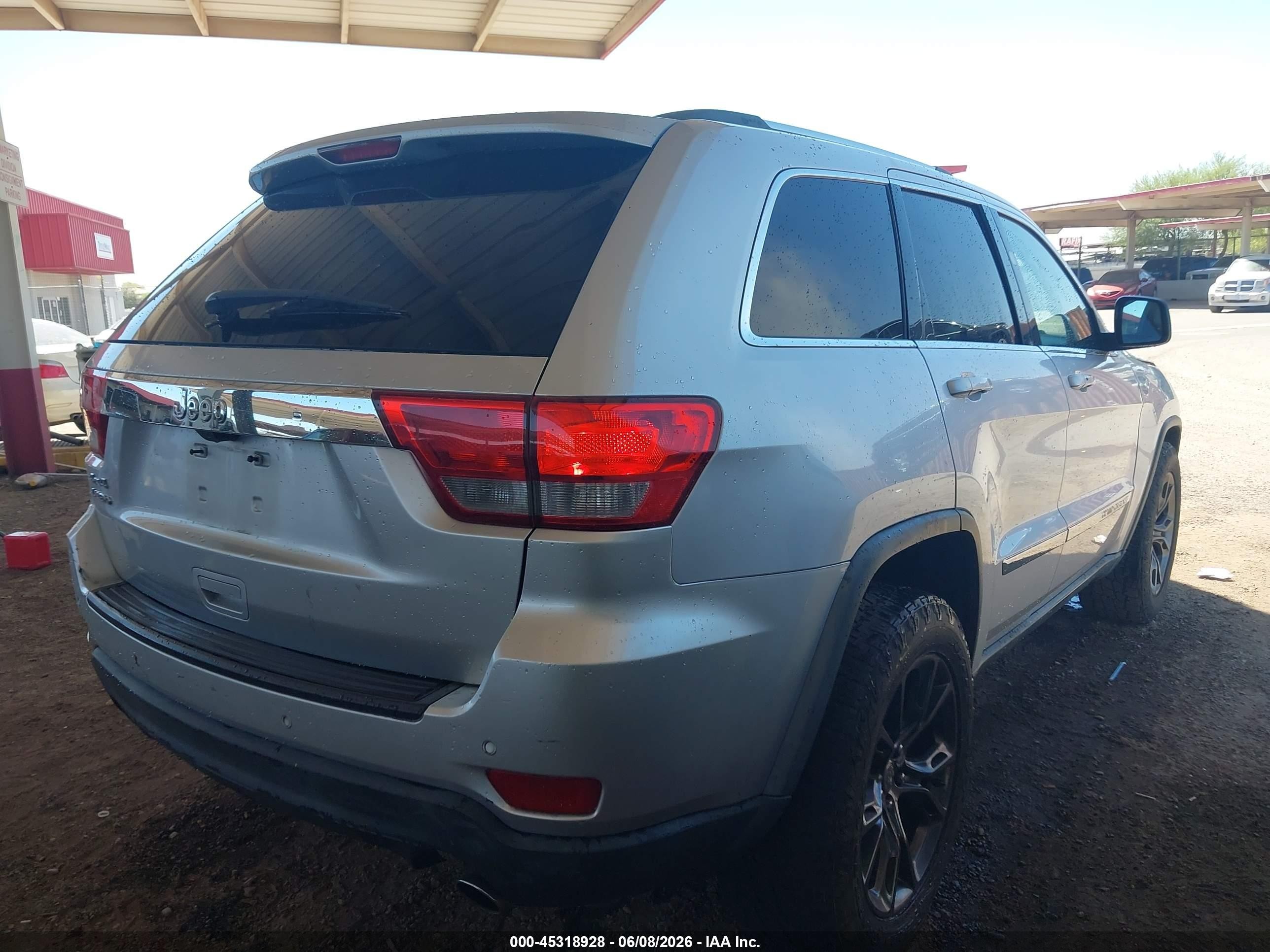 2011 Jeep Grand Cherokee Laredo Gray vin: 1J4RR4GT2BC678457