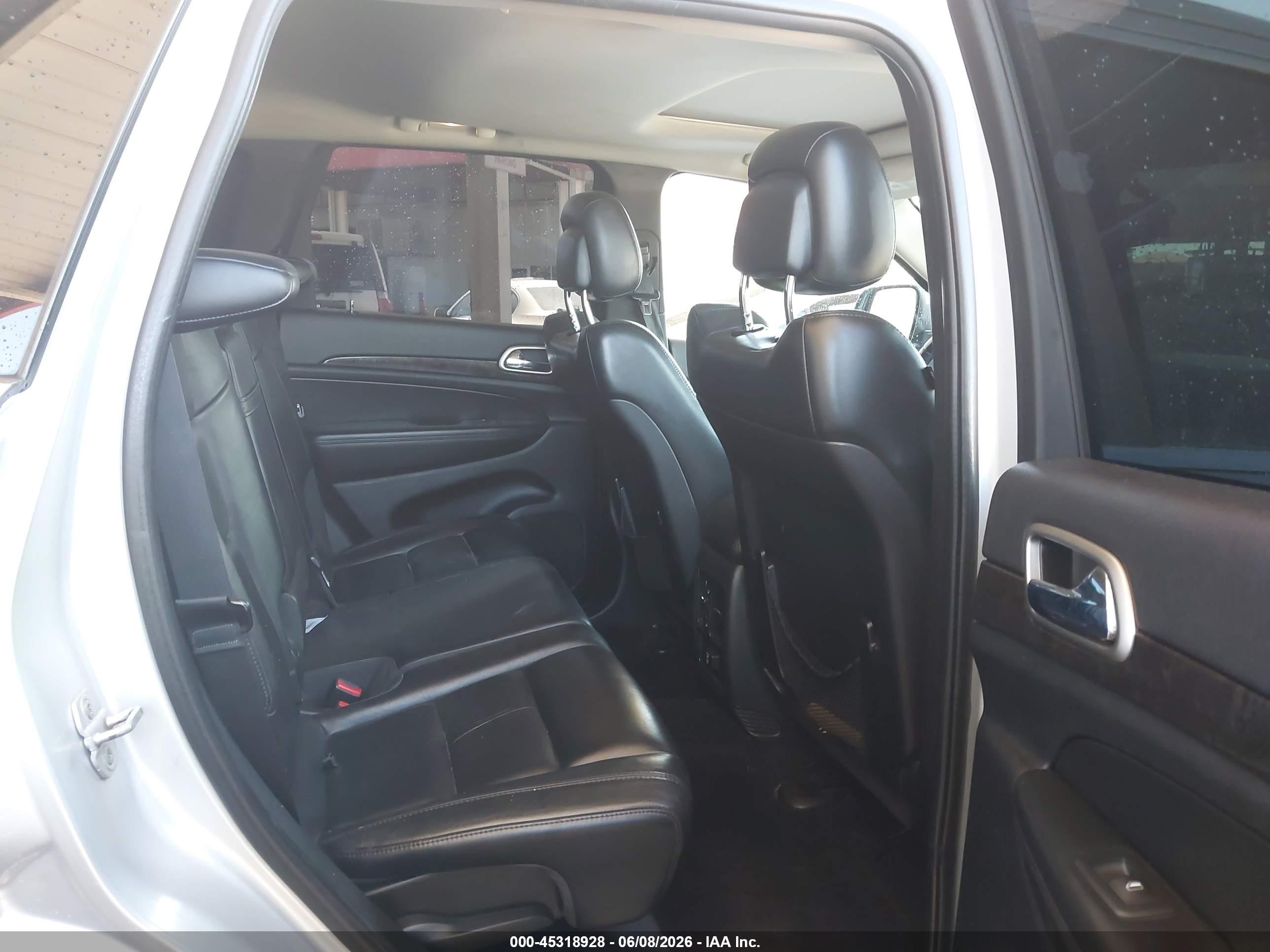 2011 Jeep Grand Cherokee Laredo Gray vin: 1J4RR4GT2BC678457