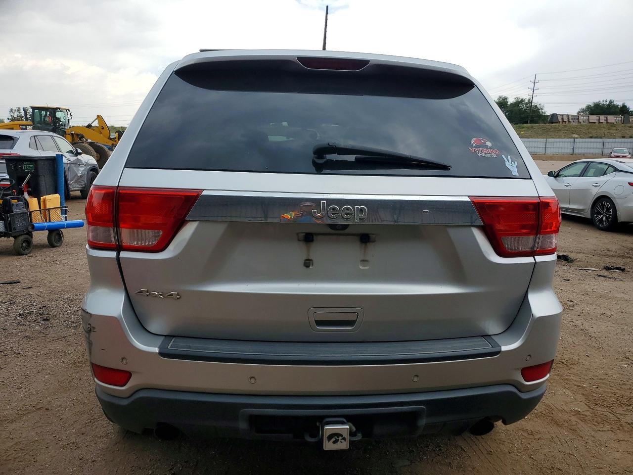 2011 Jeep Grand Cherokee Laredo Silver vin: 1J4RR4GT3BC627288