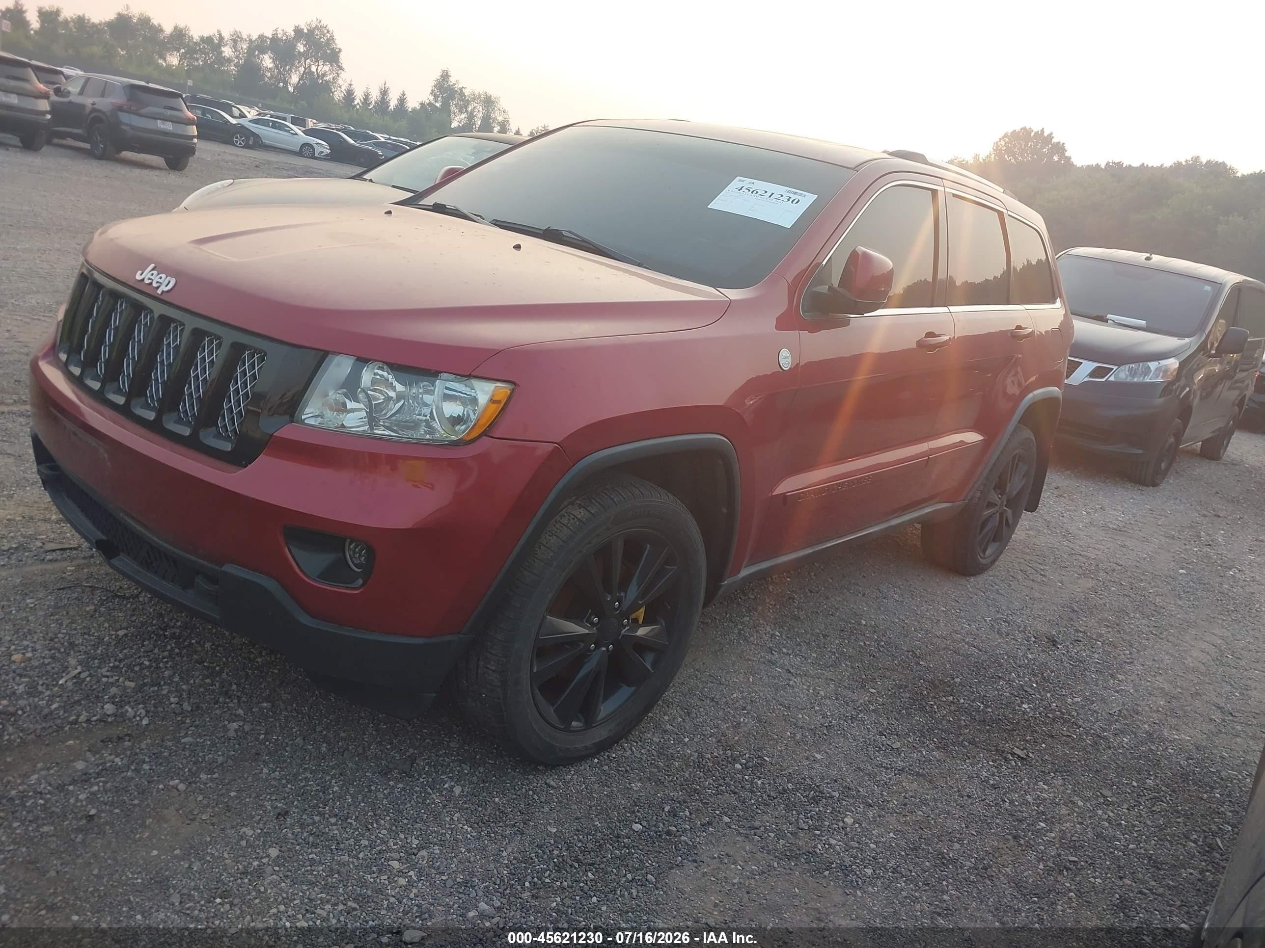 2011 Jeep Grand Cherokee Laredo Красный vin: 1J4RR4GT4BC540323