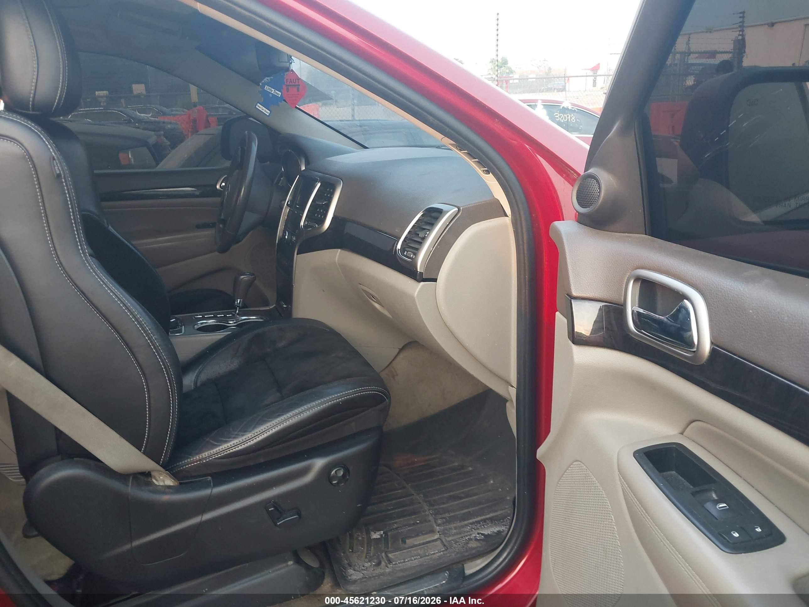 2011 Jeep Grand Cherokee Laredo Красный vin: 1J4RR4GT4BC540323