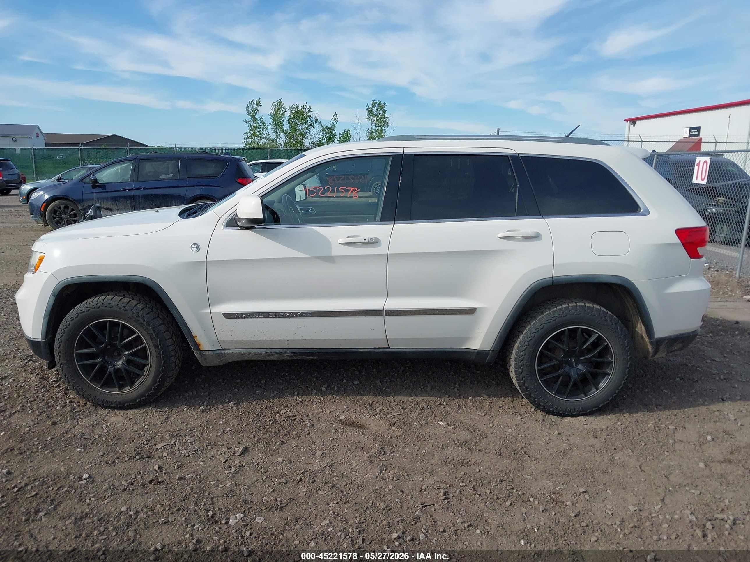 2011 Jeep Grand Cherokee Laredo White vin: 1J4RR4GT4BC610466