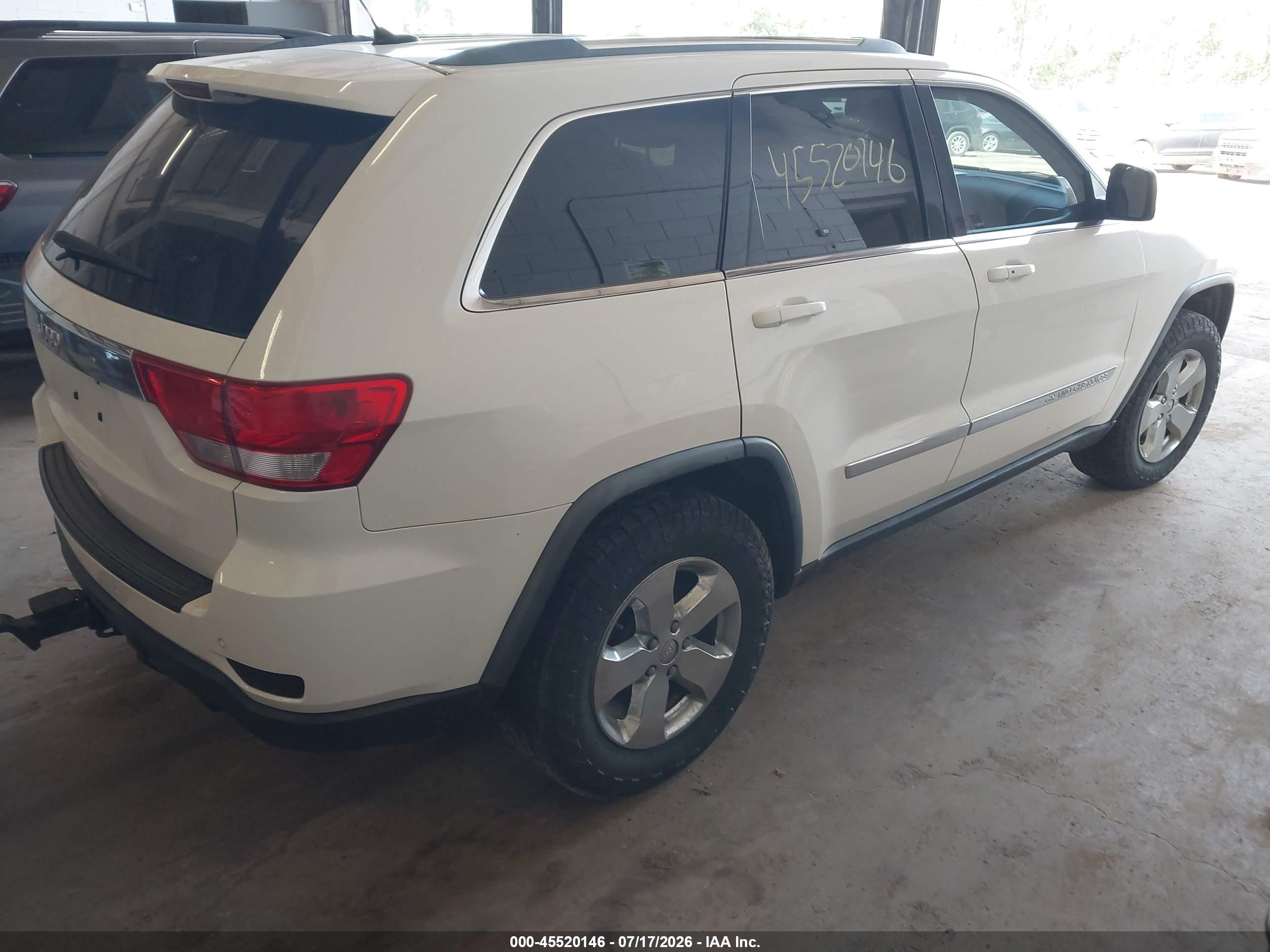2011 Jeep Grand Cherokee Laredo White vin: 1J4RR4GT5BC542016