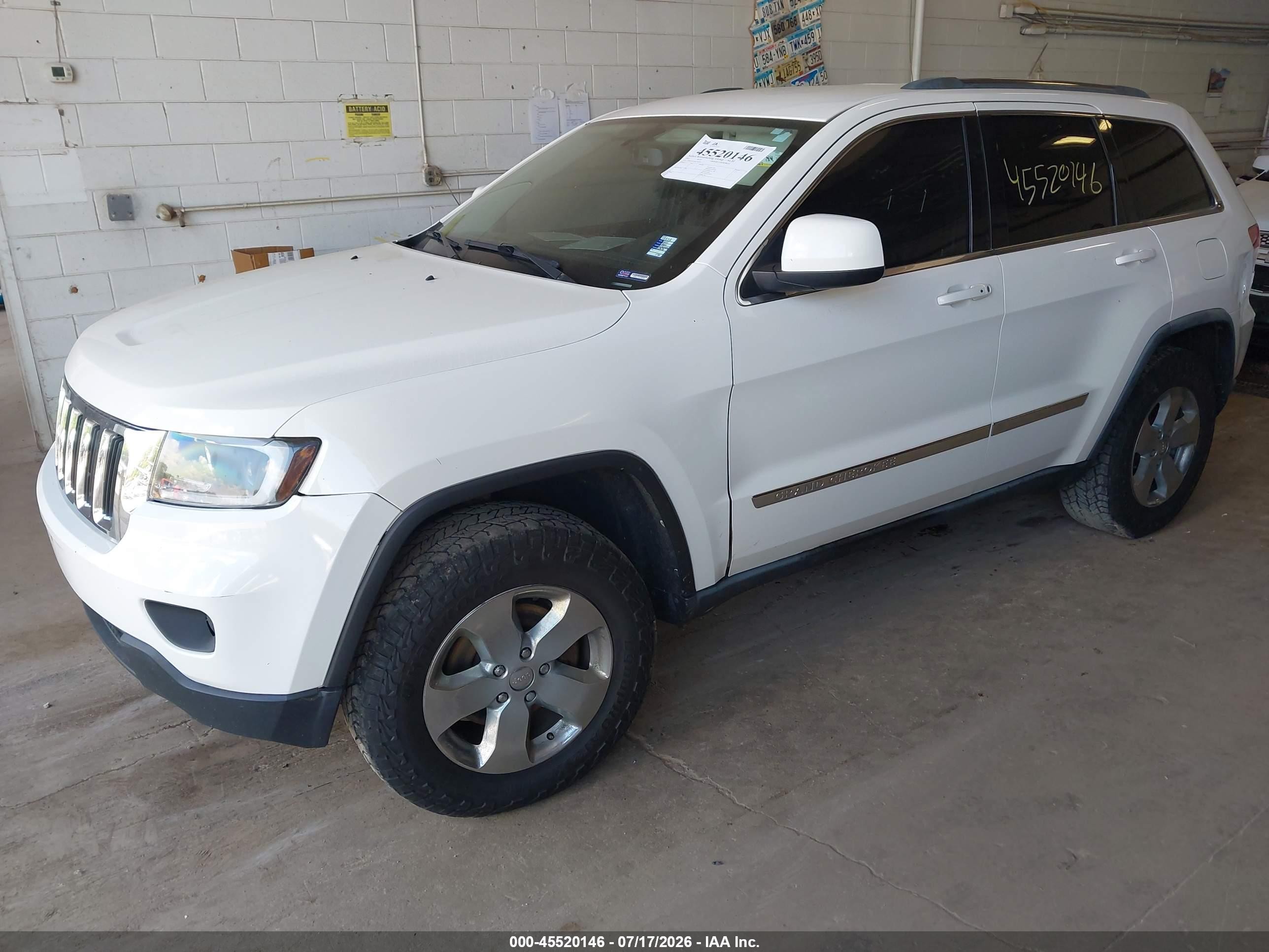 2011 Jeep Grand Cherokee Laredo White vin: 1J4RR4GT5BC542016