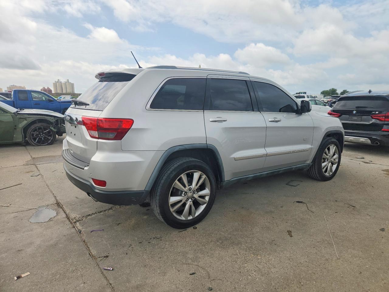 2011 Jeep Grand Cherokee Laredo Silver vin: 1J4RR4GT6BC646417