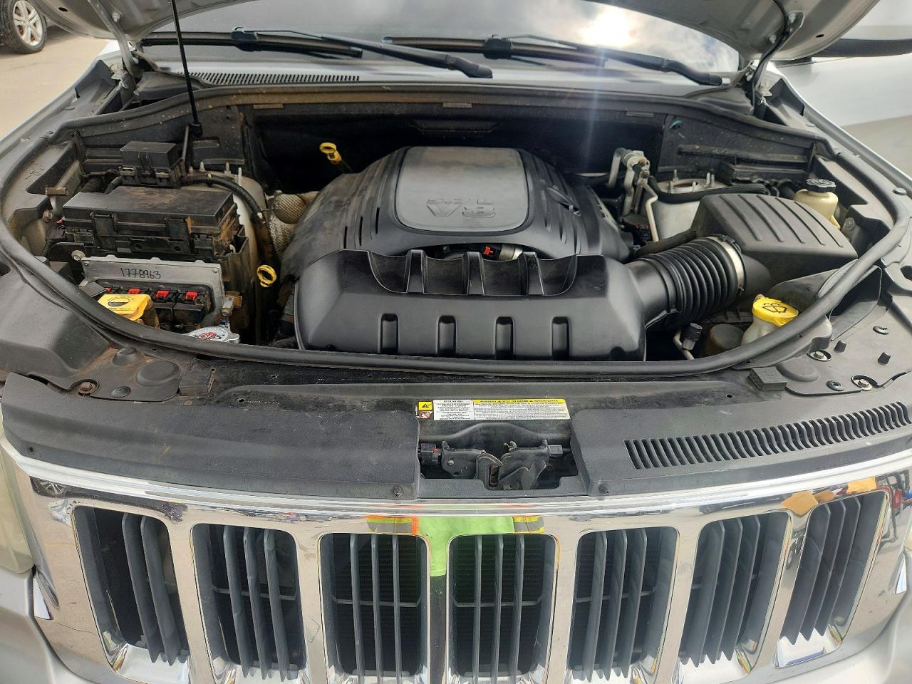 2011 Jeep Grand Cherokee Laredo Silver vin: 1J4RR4GT6BC646417