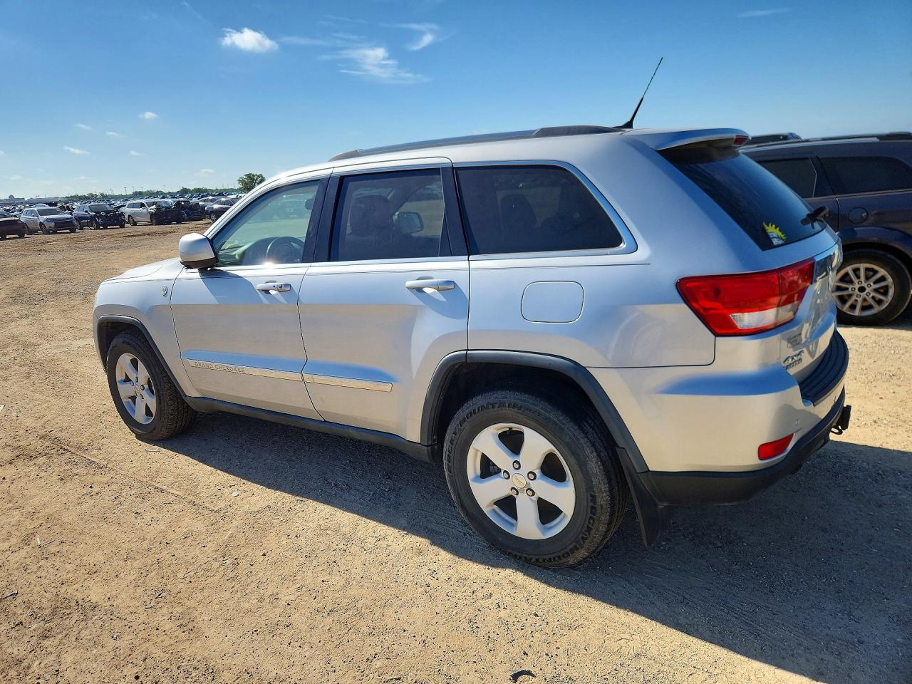 2011 Jeep Grand Cherokee Laredo Серебряный vin: 1J4RR4GT7BC509843