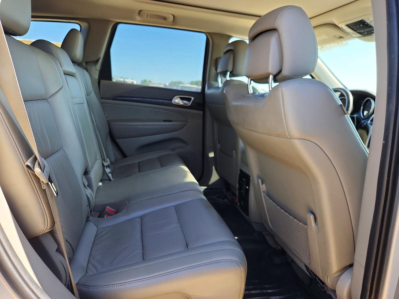 2011 Jeep Grand Cherokee Laredo Серебряный vin: 1J4RR4GT7BC509843