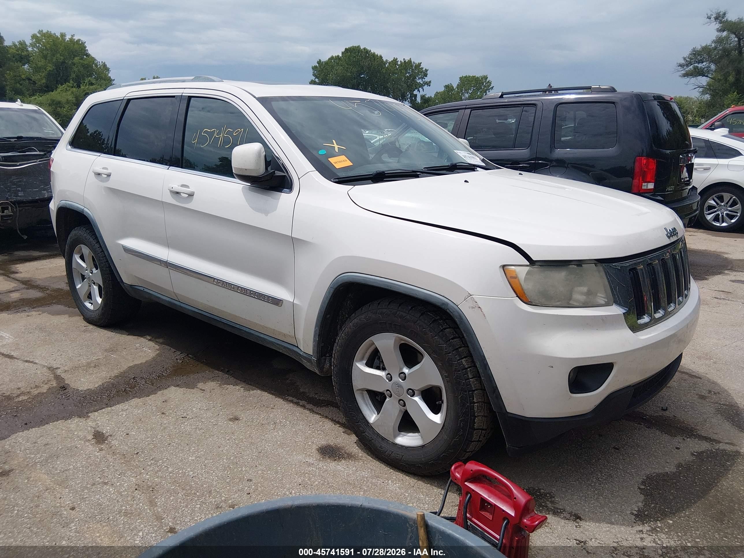 2011 Jeep Grand Cherokee Laredo White vin: 1J4RR4GT7BC670337