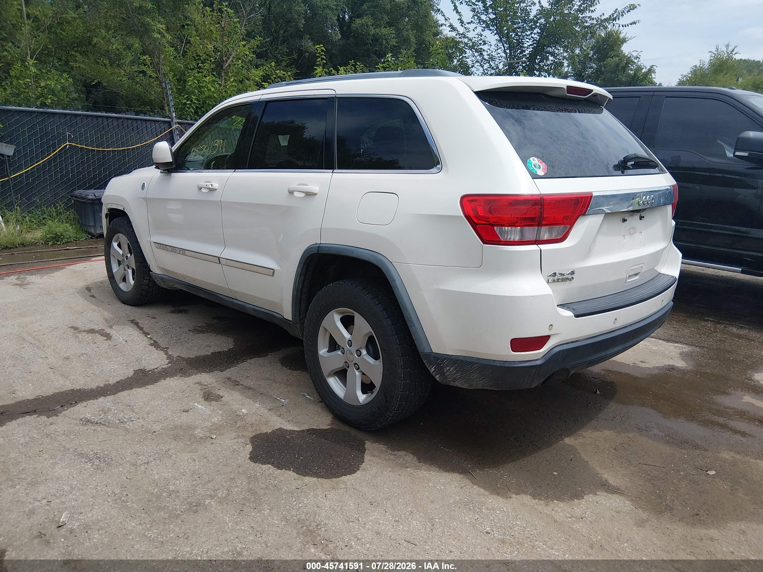 2011 Jeep Grand Cherokee Laredo White vin: 1J4RR4GT7BC670337