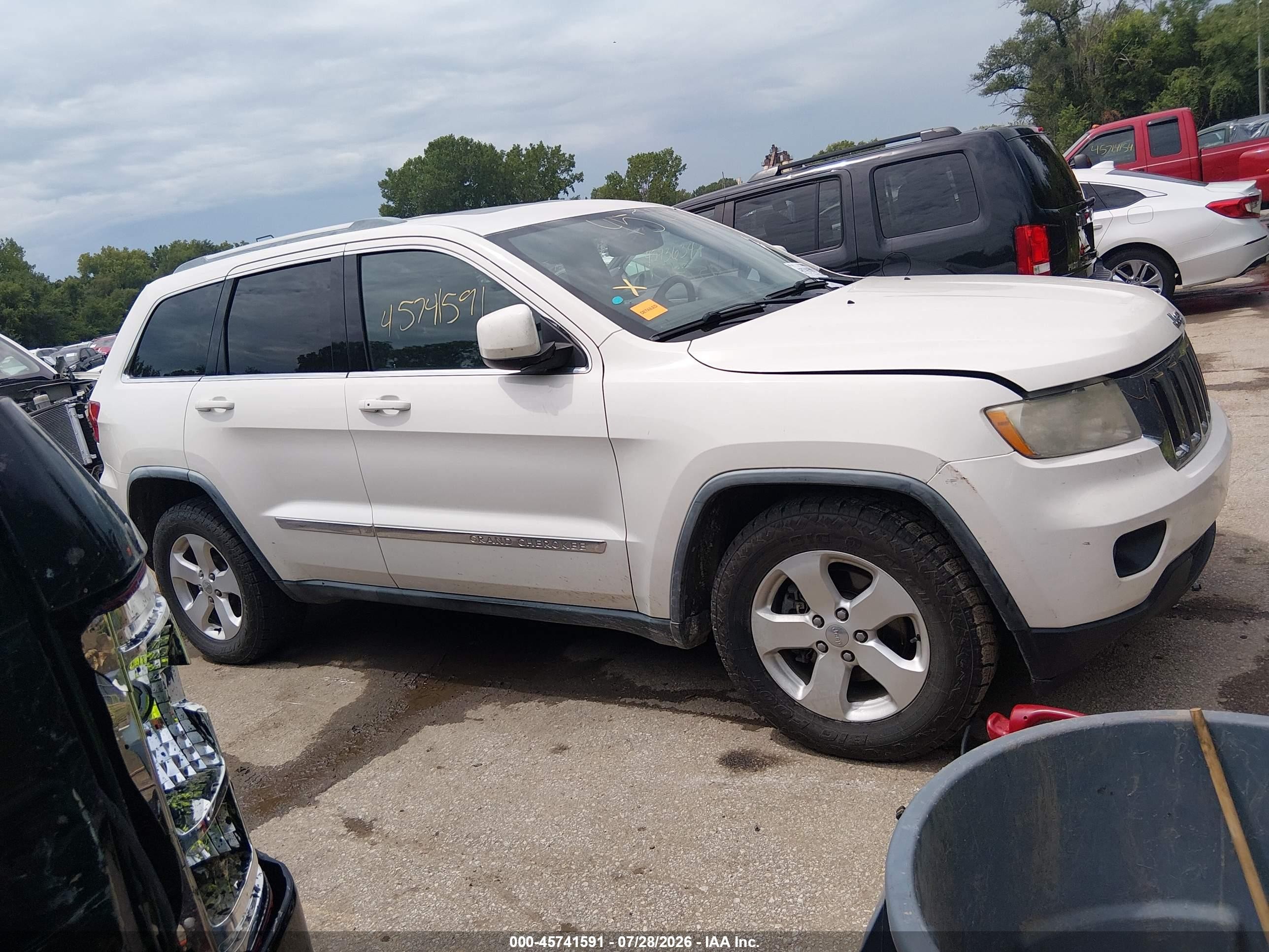 2011 Jeep Grand Cherokee Laredo White vin: 1J4RR4GT7BC670337