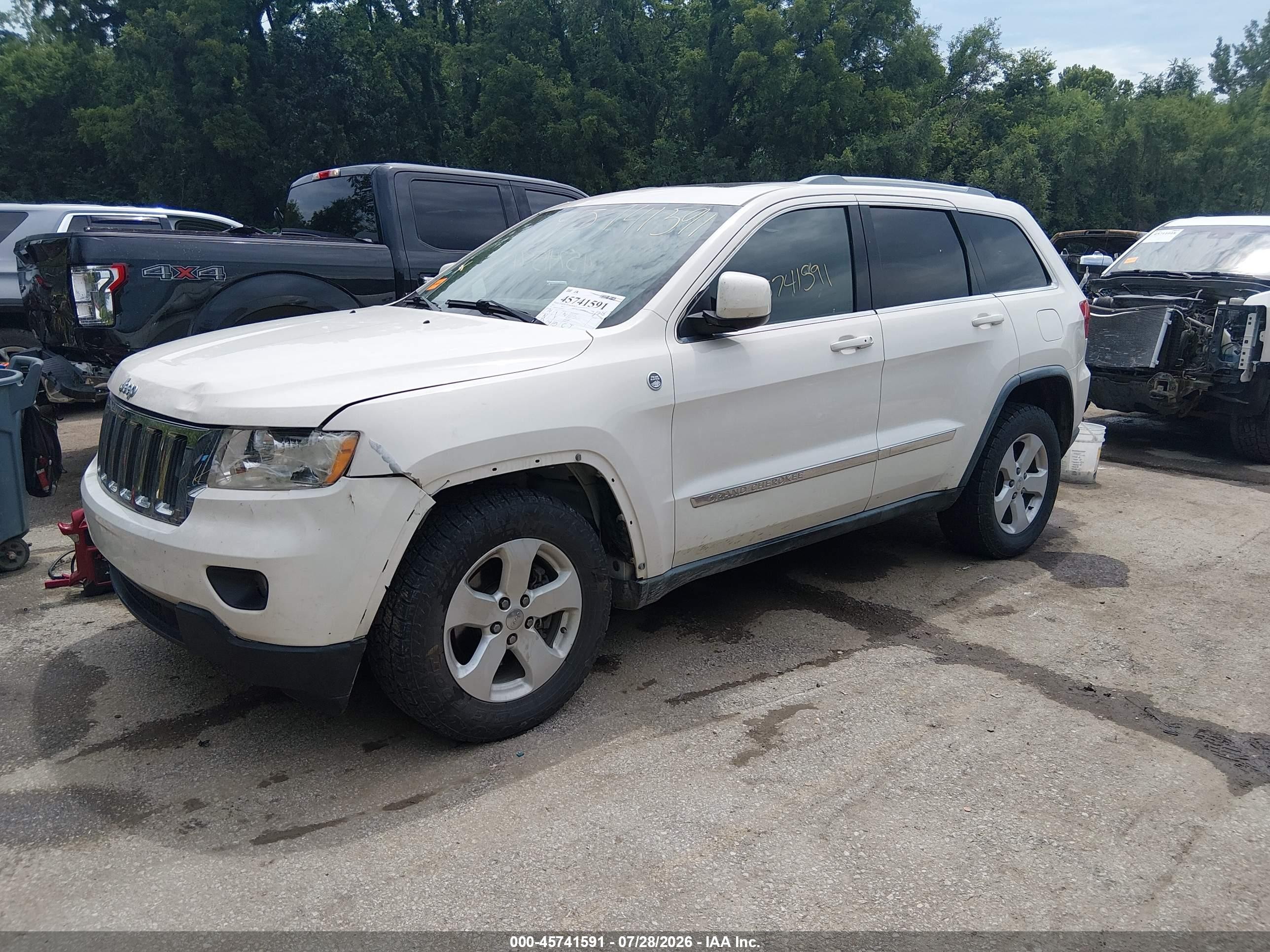 2011 Jeep Grand Cherokee Laredo White vin: 1J4RR4GT7BC670337