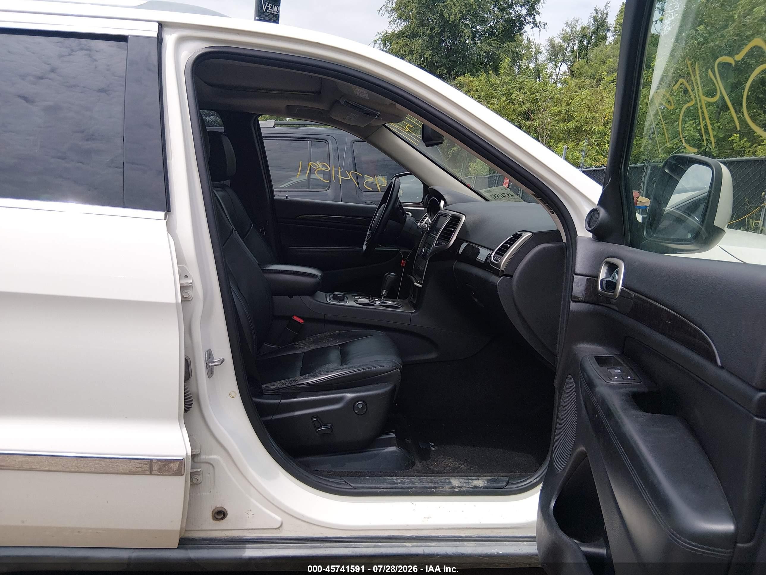 2011 Jeep Grand Cherokee Laredo White vin: 1J4RR4GT7BC670337