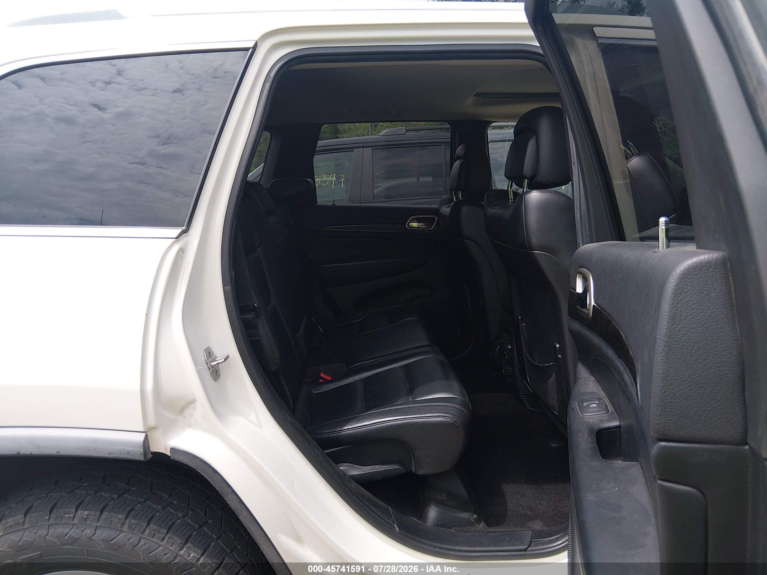 2011 Jeep Grand Cherokee Laredo White vin: 1J4RR4GT7BC670337