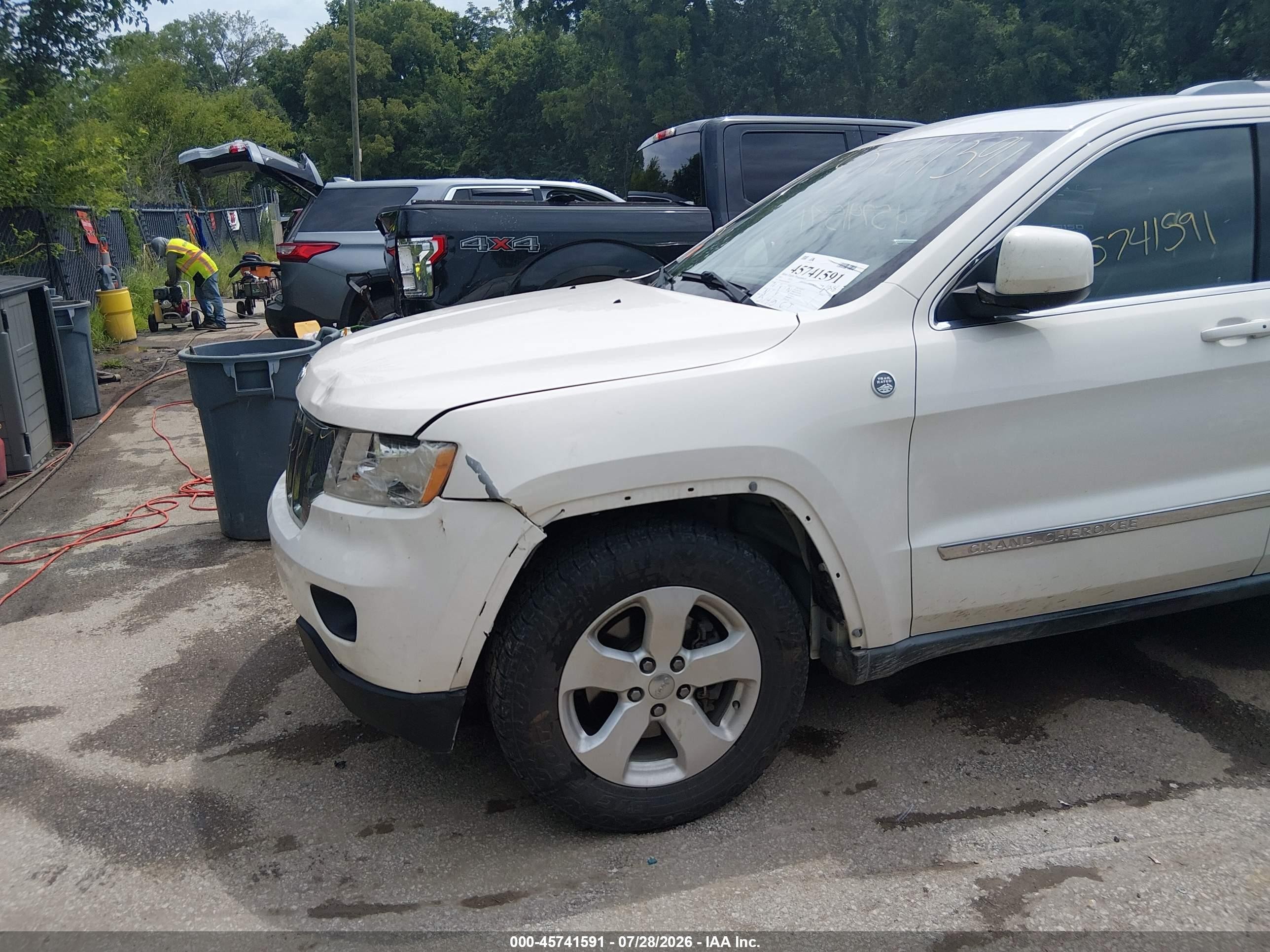 2011 Jeep Grand Cherokee Laredo White vin: 1J4RR4GT7BC670337