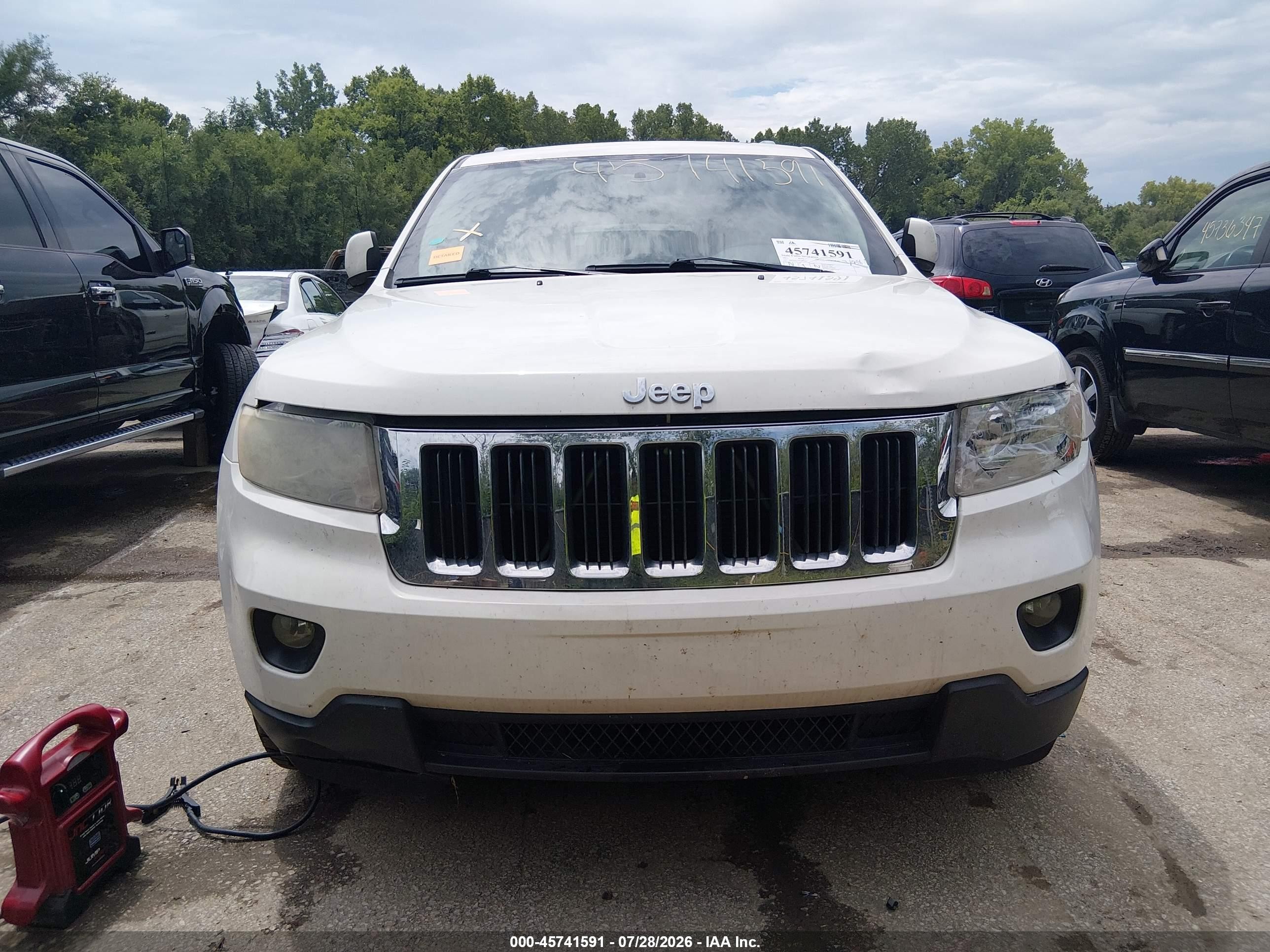 2011 Jeep Grand Cherokee Laredo White vin: 1J4RR4GT7BC670337