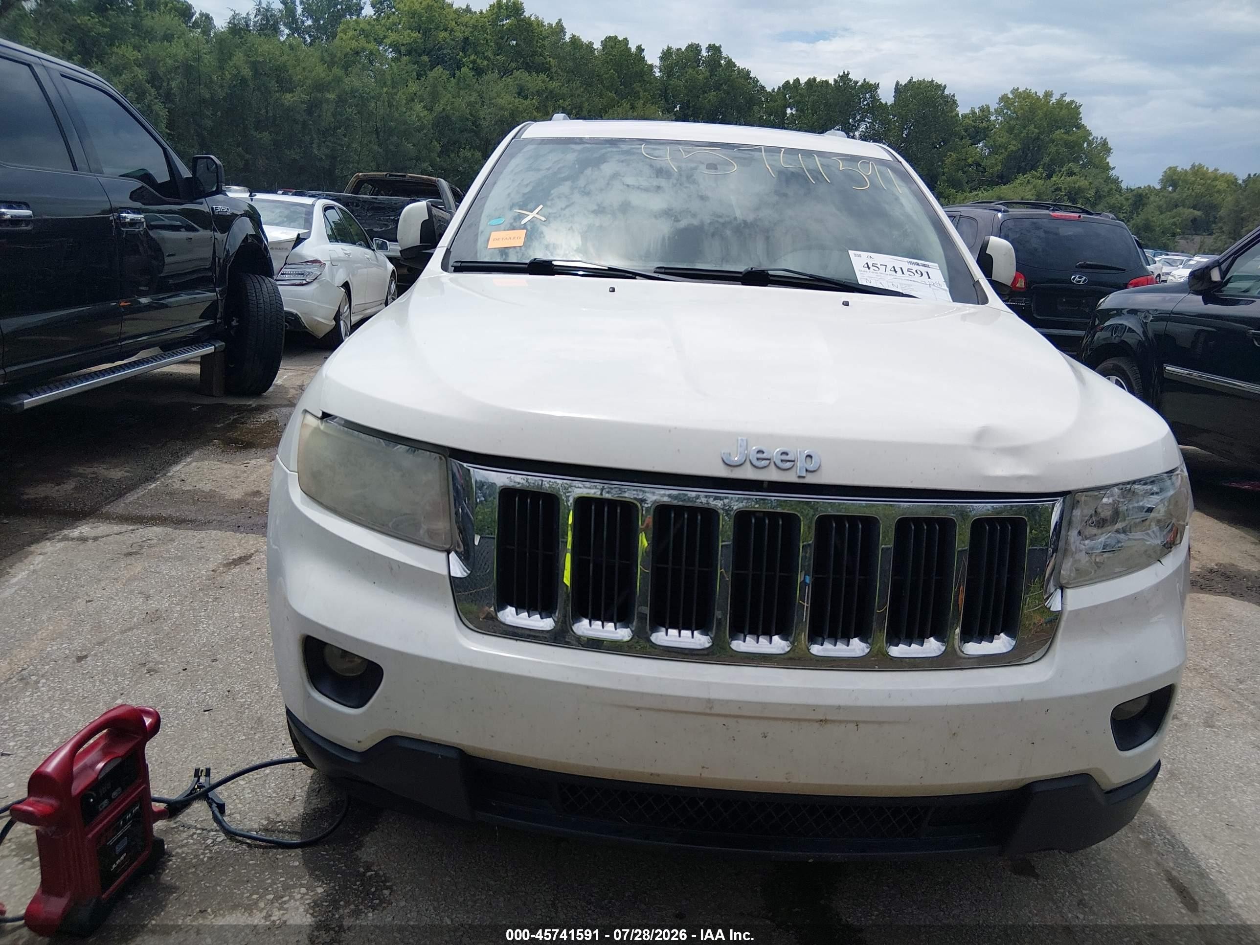 2011 Jeep Grand Cherokee Laredo White vin: 1J4RR4GT7BC670337