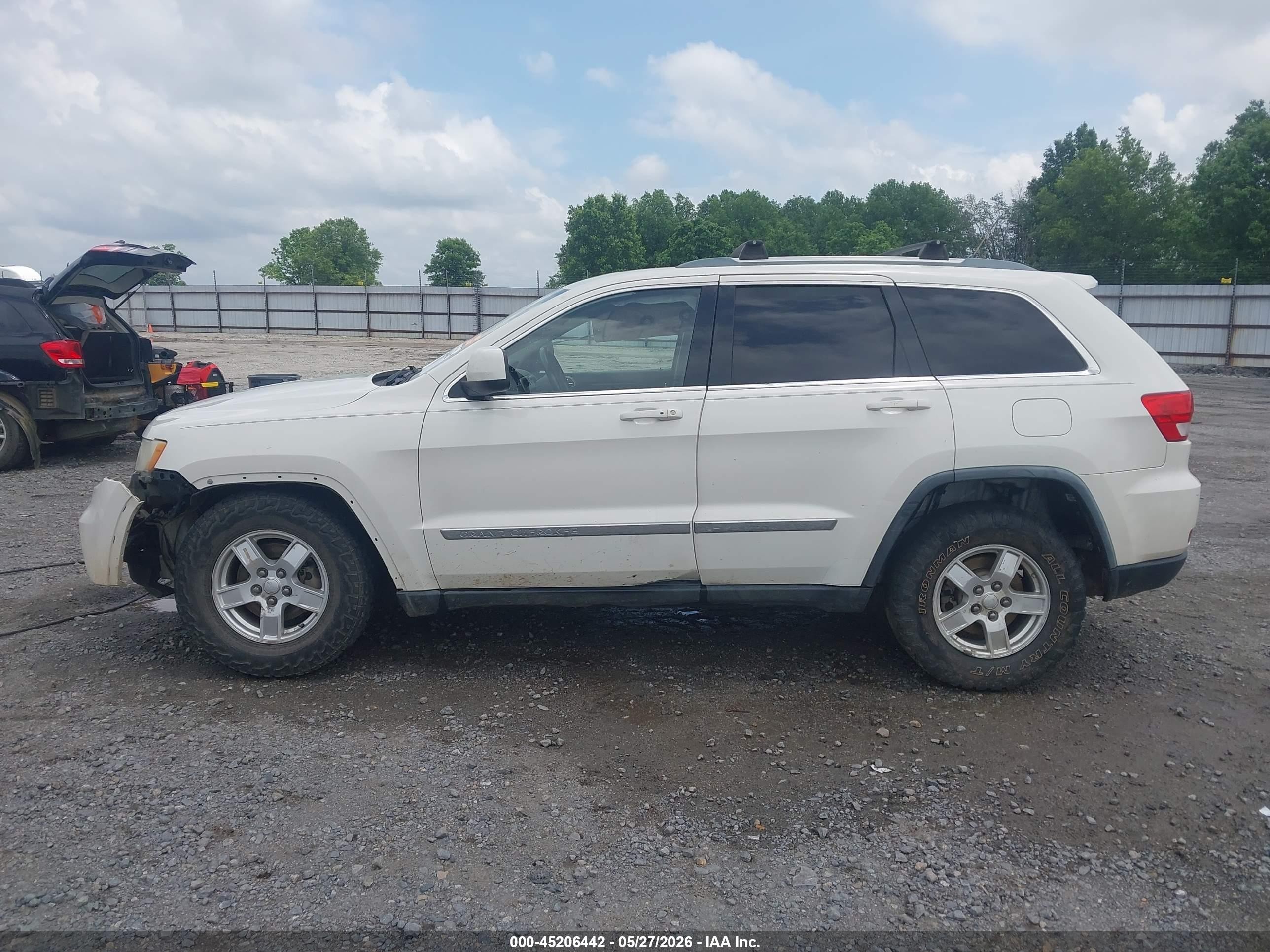 2011 Jeep Grand Cherokee Laredo White vin: 1J4RR4GT8BC544150