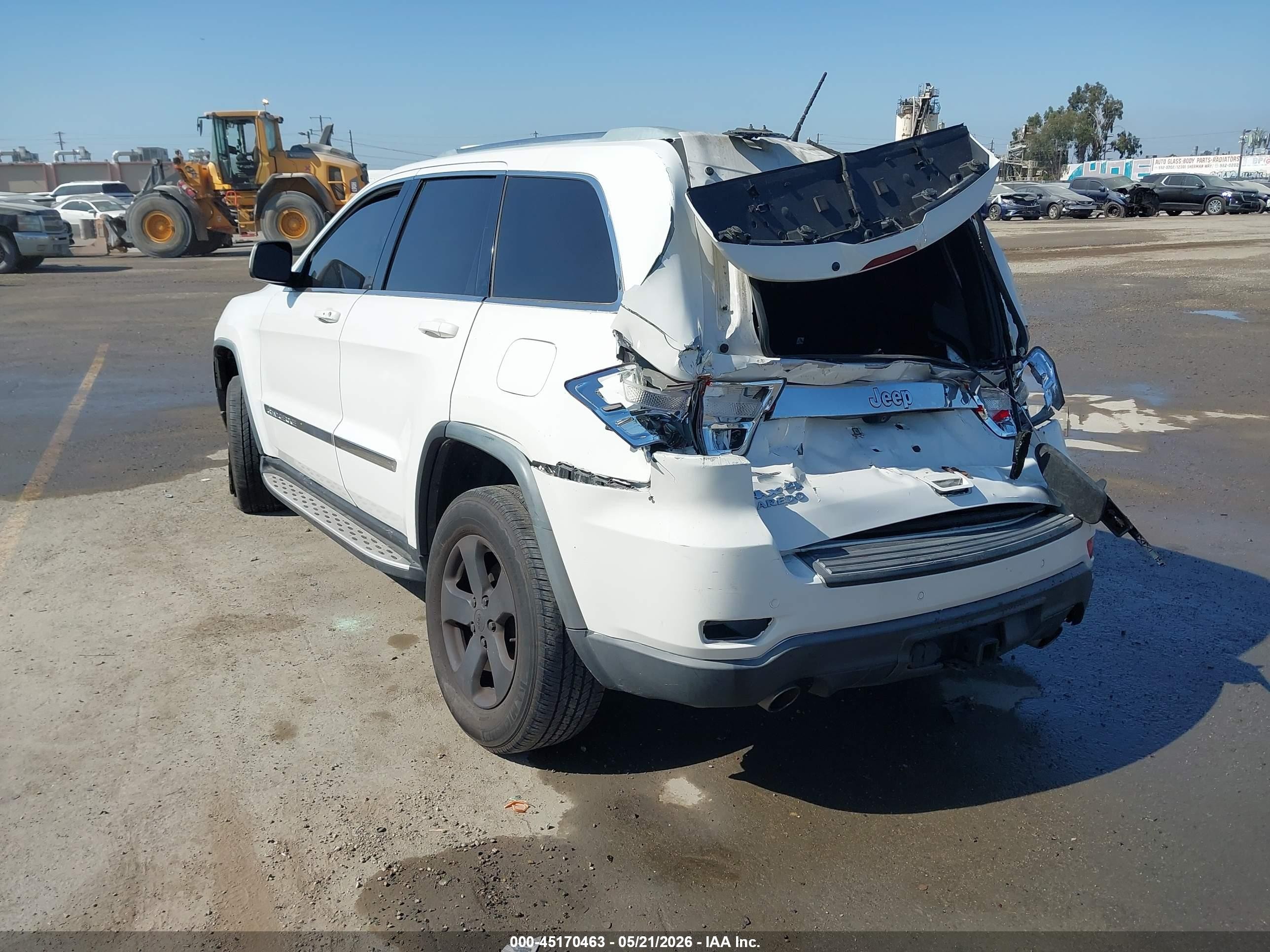 2011 Jeep Grand Cherokee Laredo White vin: 1J4RR4GT8BC642174