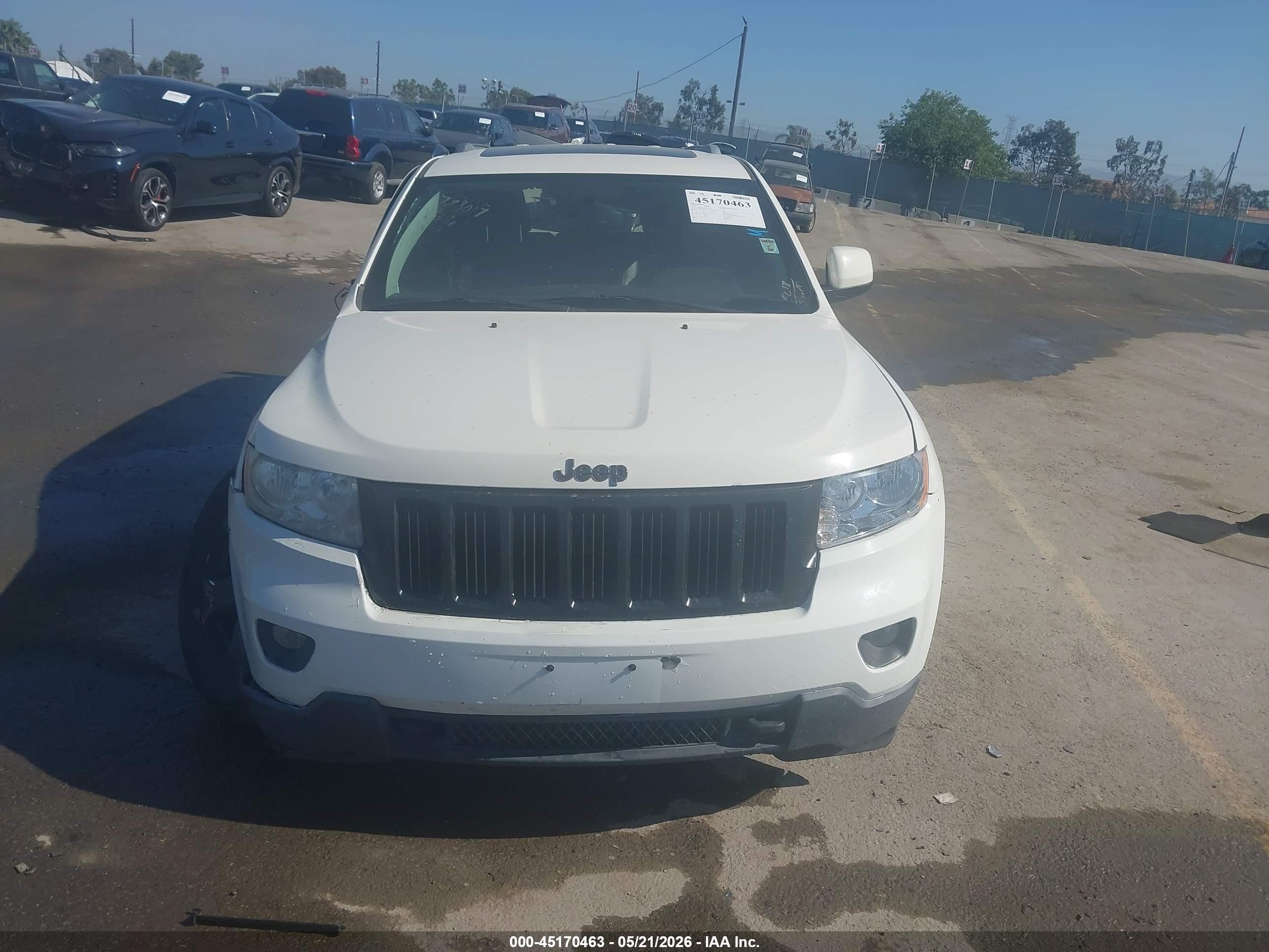2011 Jeep Grand Cherokee Laredo White vin: 1J4RR4GT8BC642174