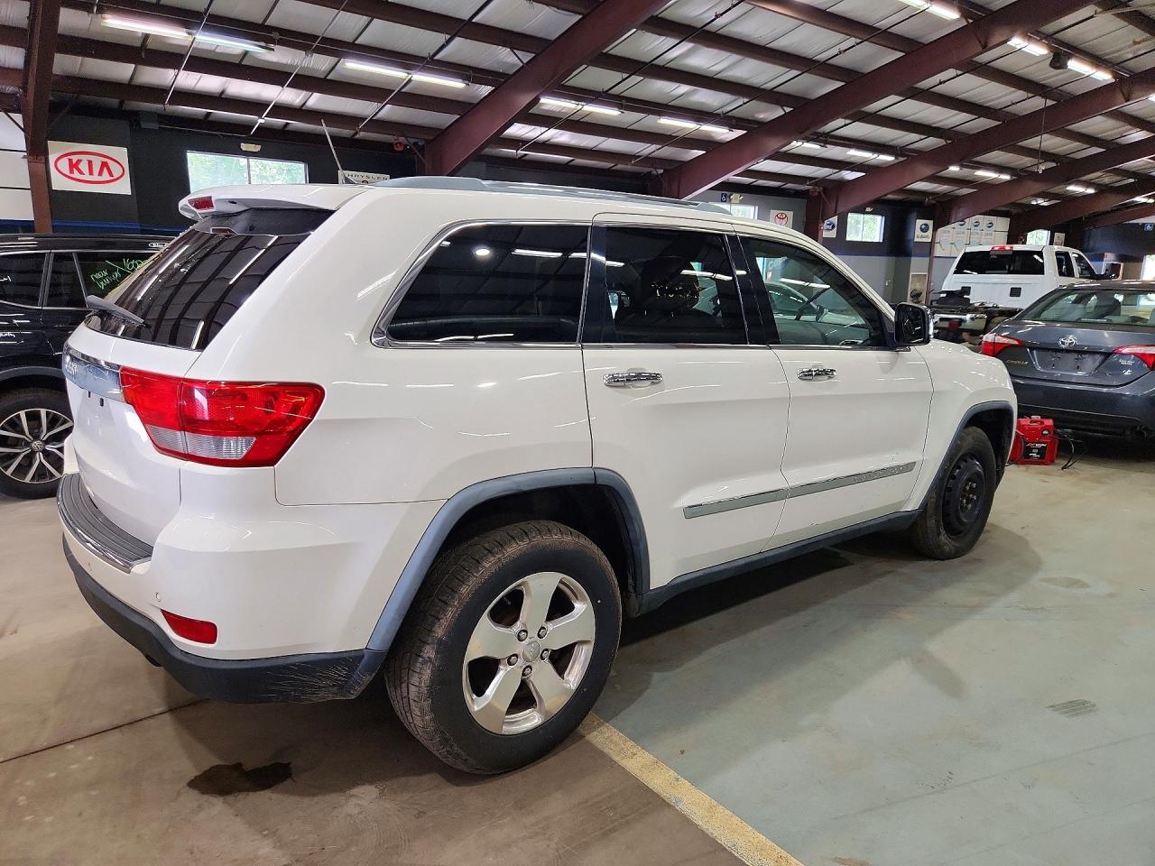2011 Jeep Grand Cherokee Limited White vin: 1J4RR5GG2BC723308
