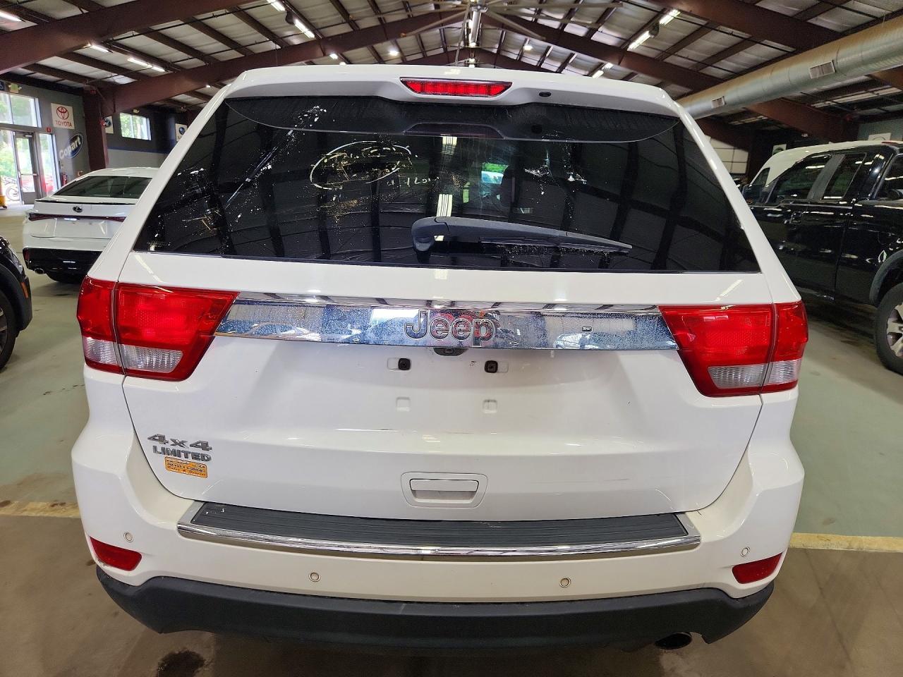 2011 Jeep Grand Cherokee Limited White vin: 1J4RR5GG2BC723308