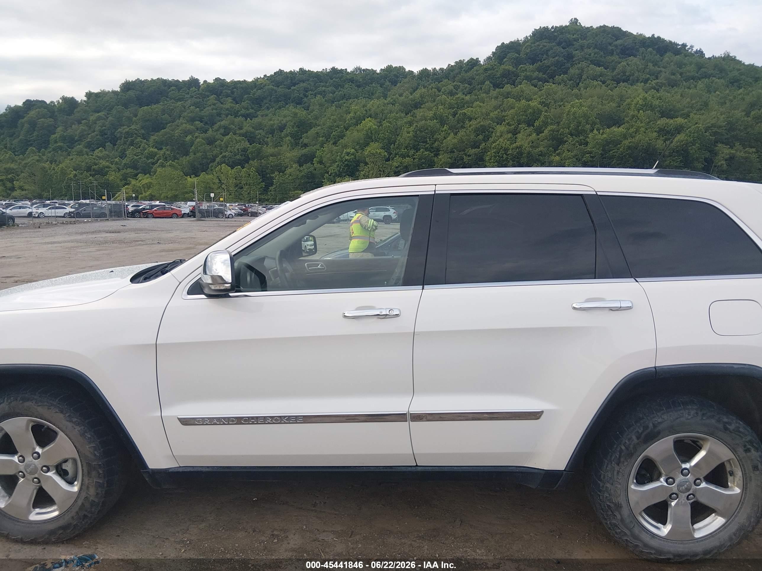 2011 Jeep Grand Cherokee Limited White vin: 1J4RR5GG3BC641572