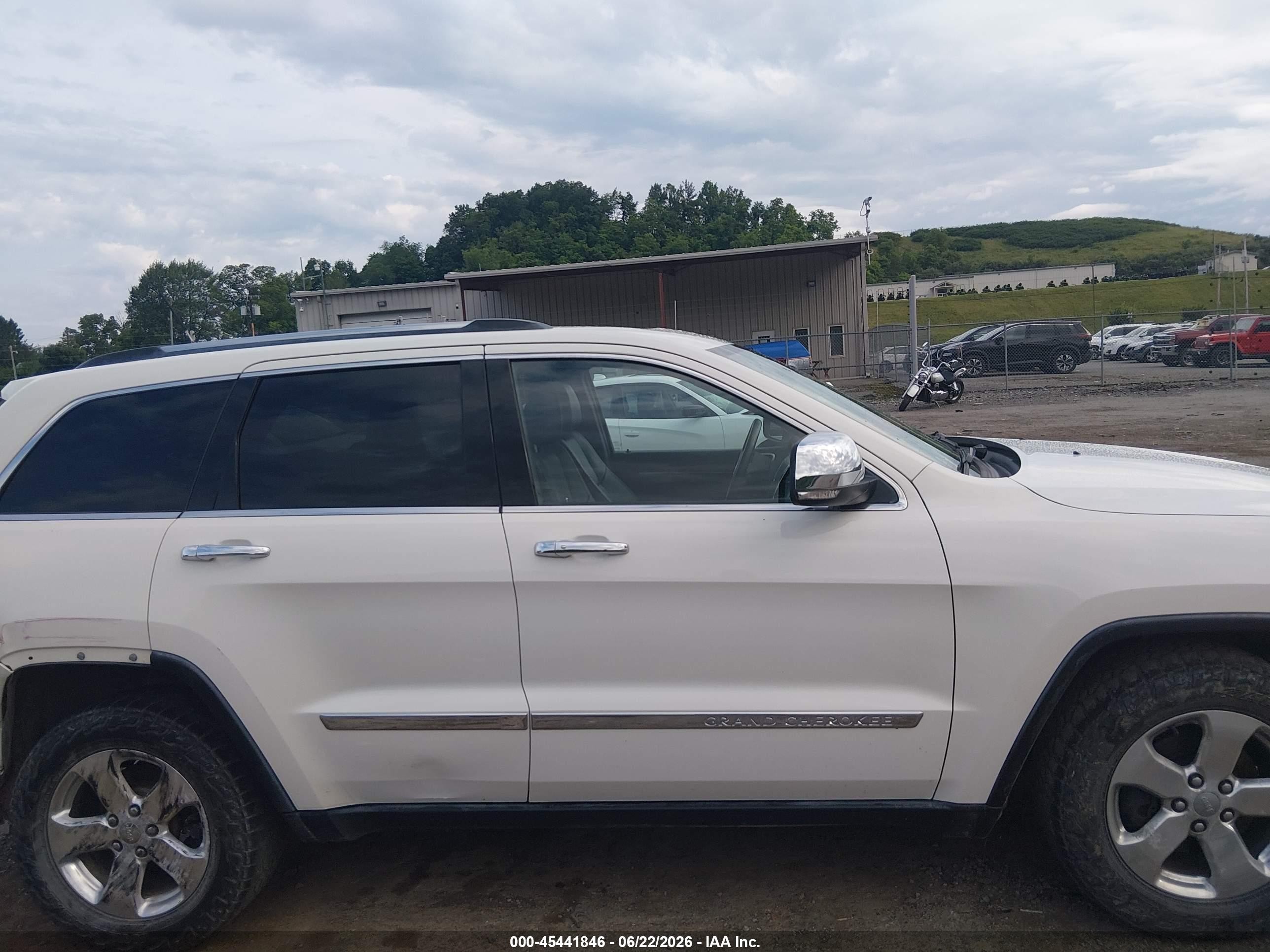 2011 Jeep Grand Cherokee Limited White vin: 1J4RR5GG3BC641572